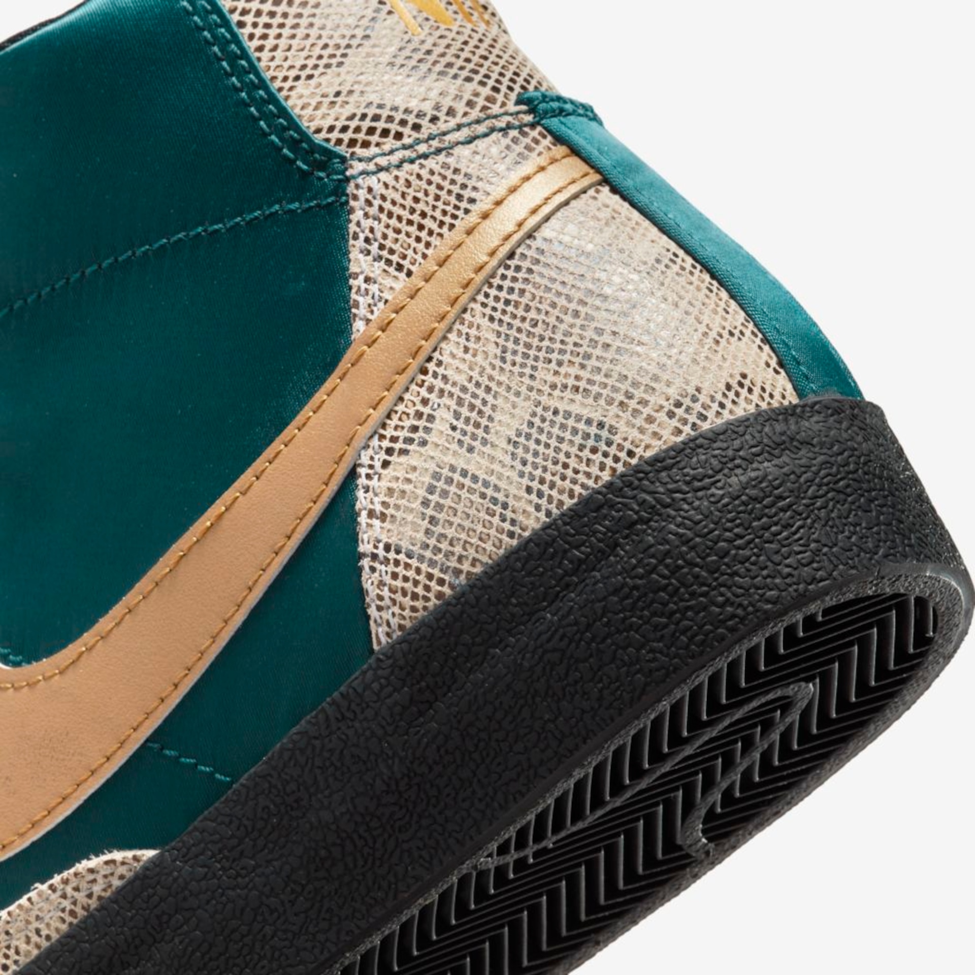 Tênis Nike Blazer Mid 77 "Lucha Libre" Feminino - Foto 8