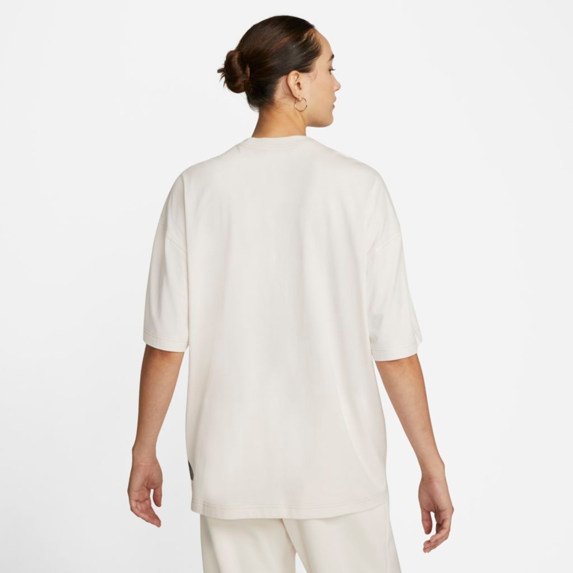 Camiseta Nike Sportswear Swoosh Feminina - Foto 2