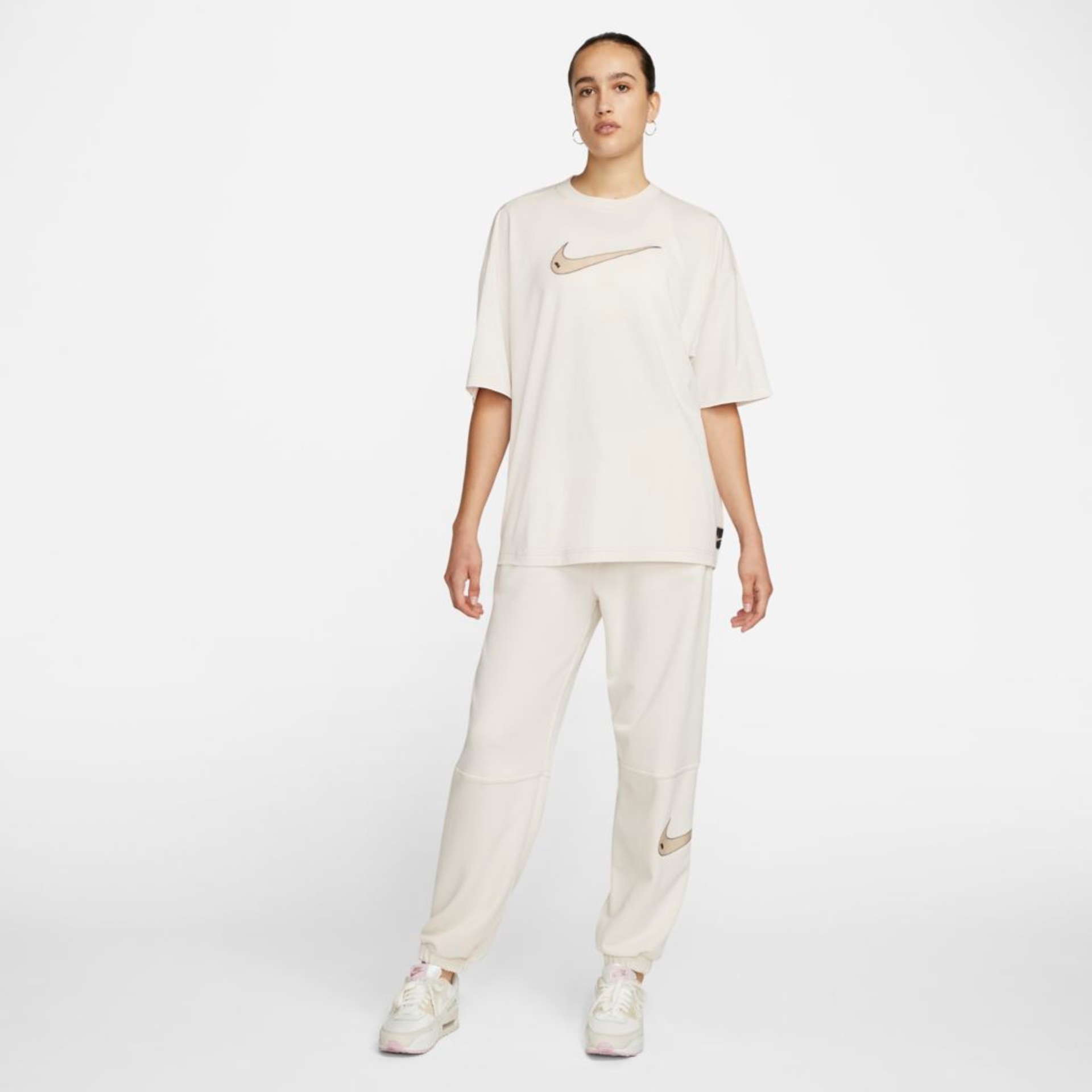 Camiseta Nike Sportswear Swoosh Feminina - Foto 5