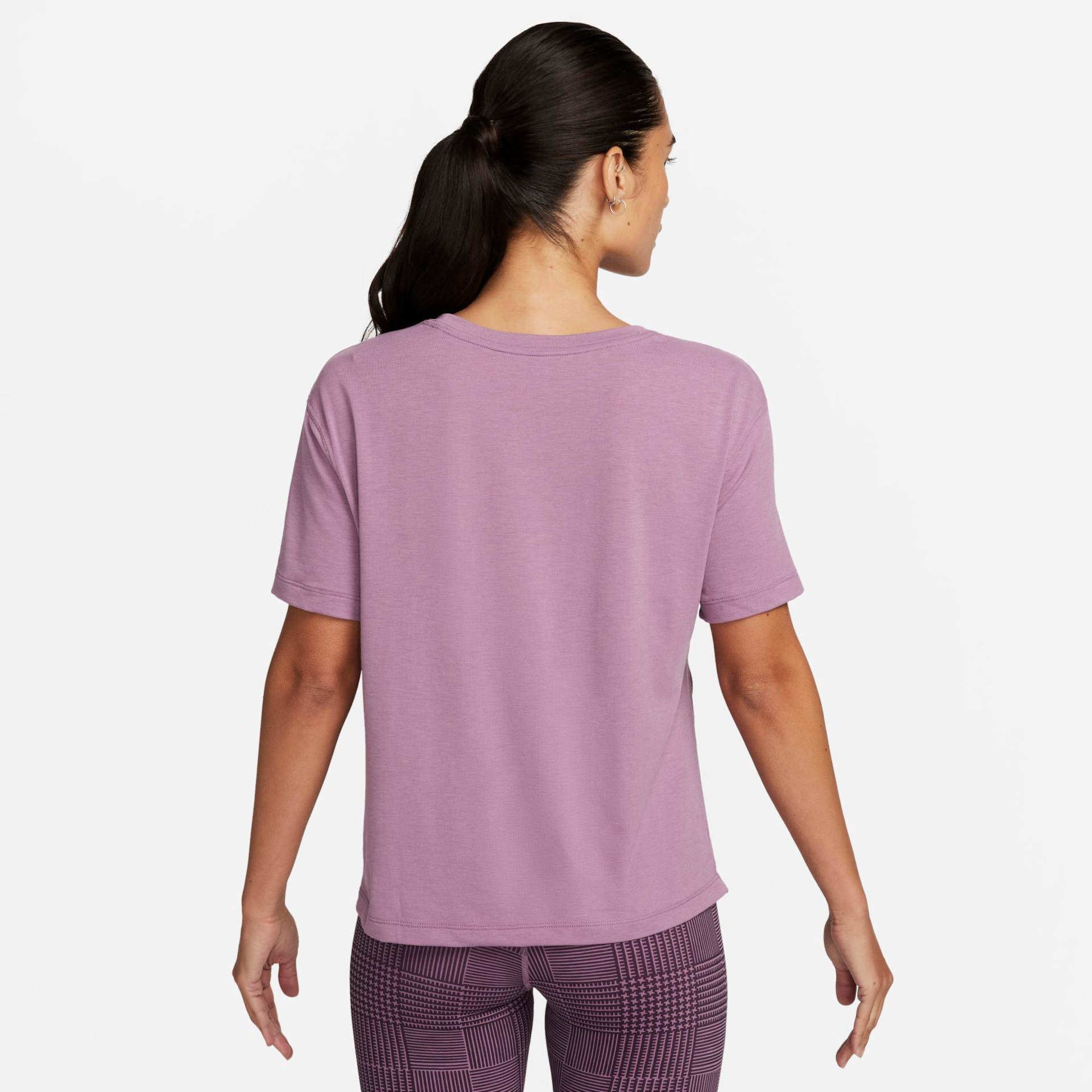 Camiseta Nike Yoga Dri-FIT Feminina - Foto 2