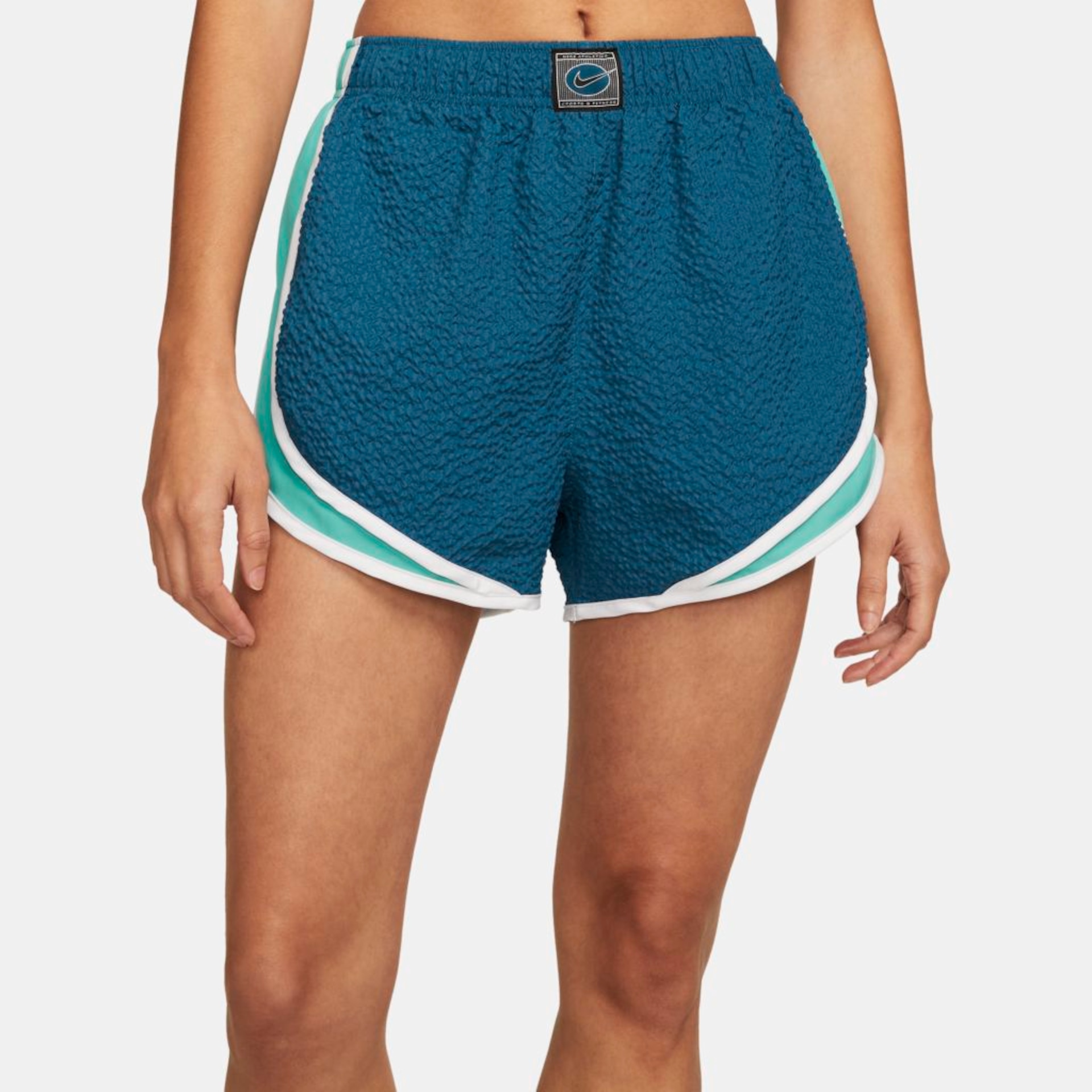 Shorts Nike Tempo Icon Clash Feminino - Foto 2
