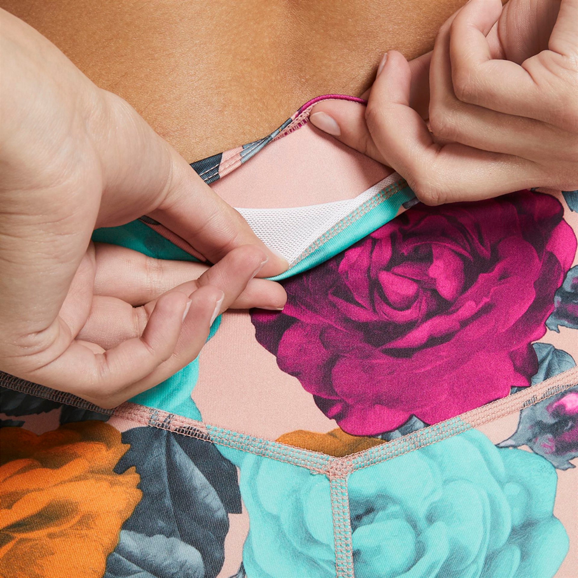 Shorts Nike Dri-FIT Icon Clash Feminino - Foto 4