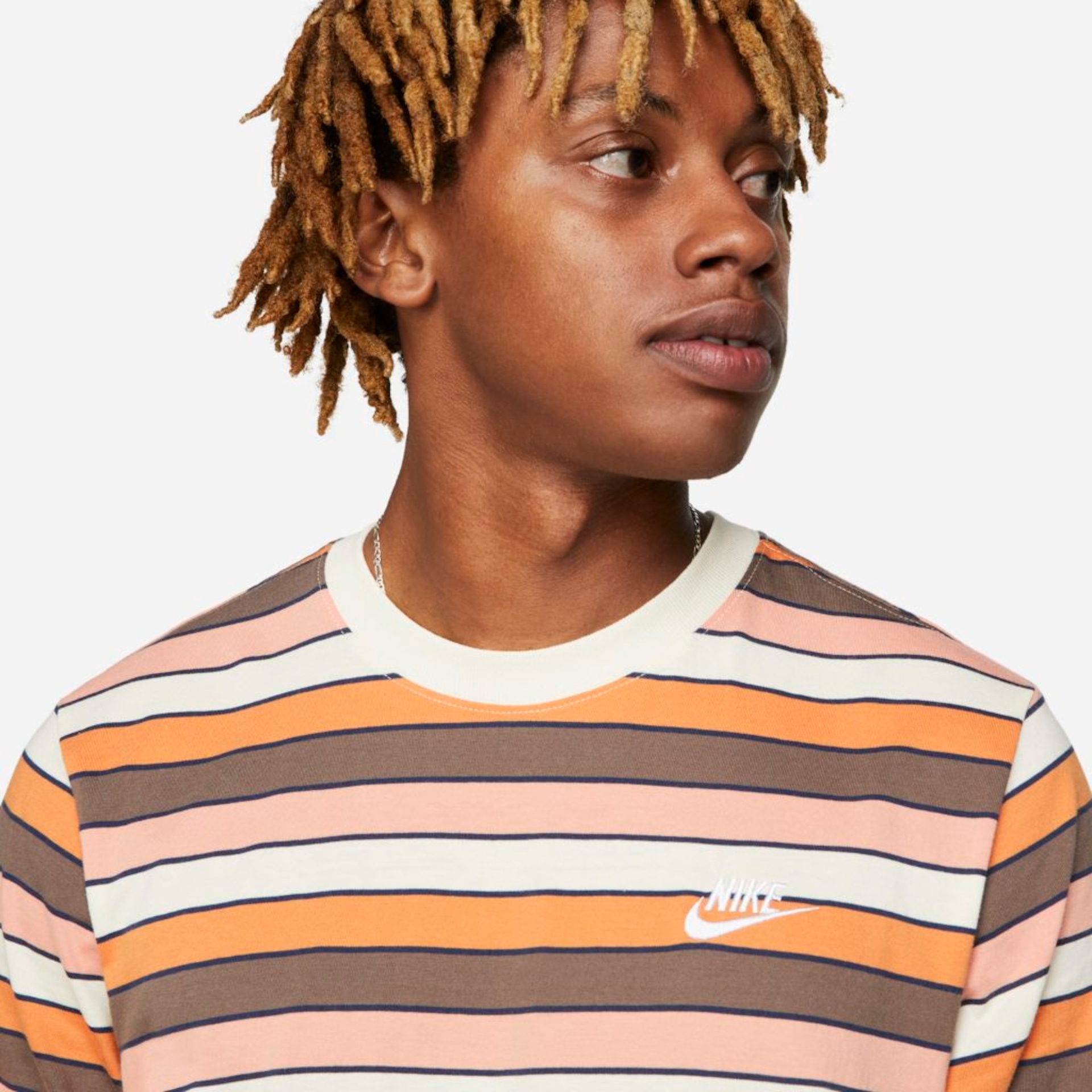 Camiseta Nike Sportswear Club Masculina - Foto 3