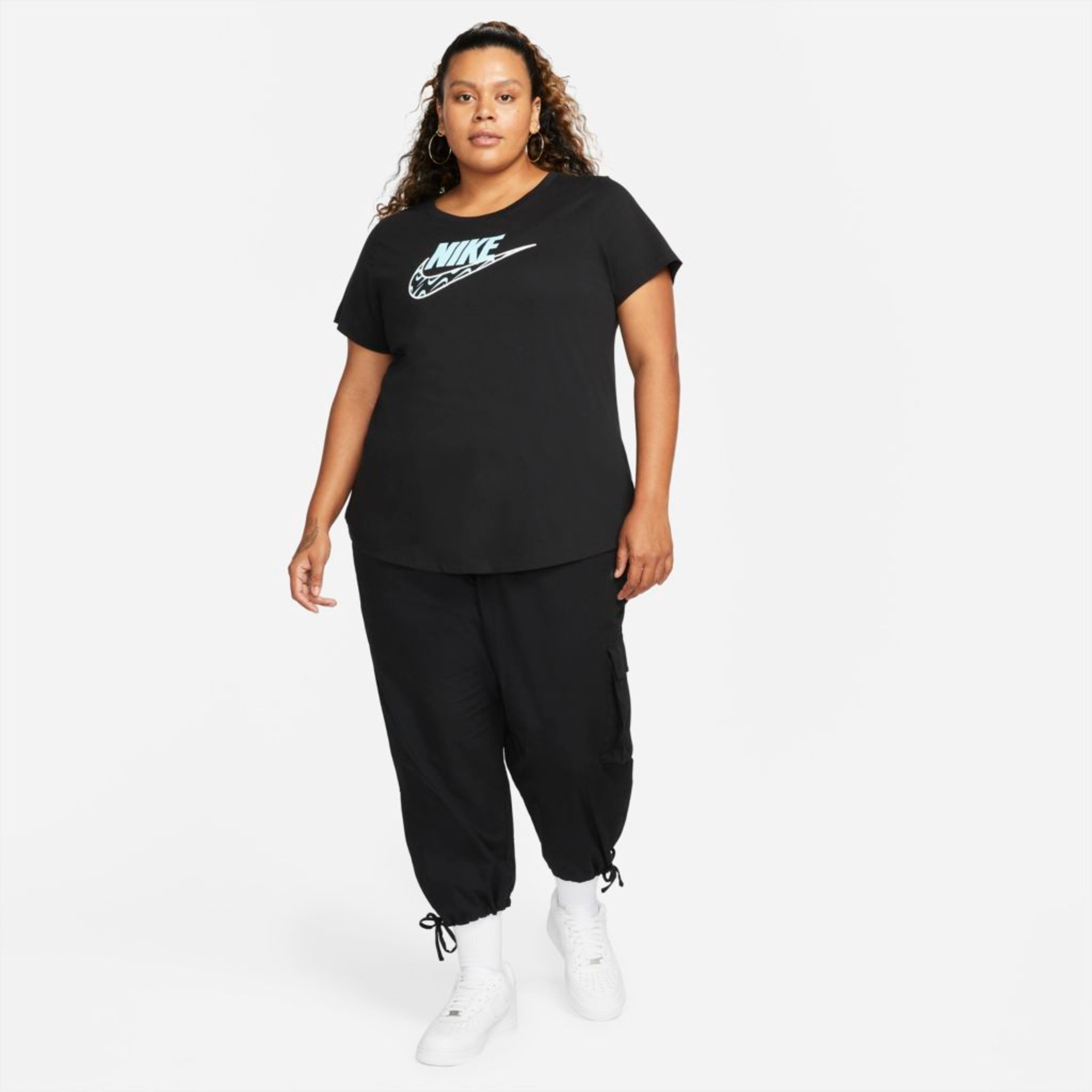 Plus Size - Camiseta Nike Sportswear Icon Clash Feminina - Foto 4