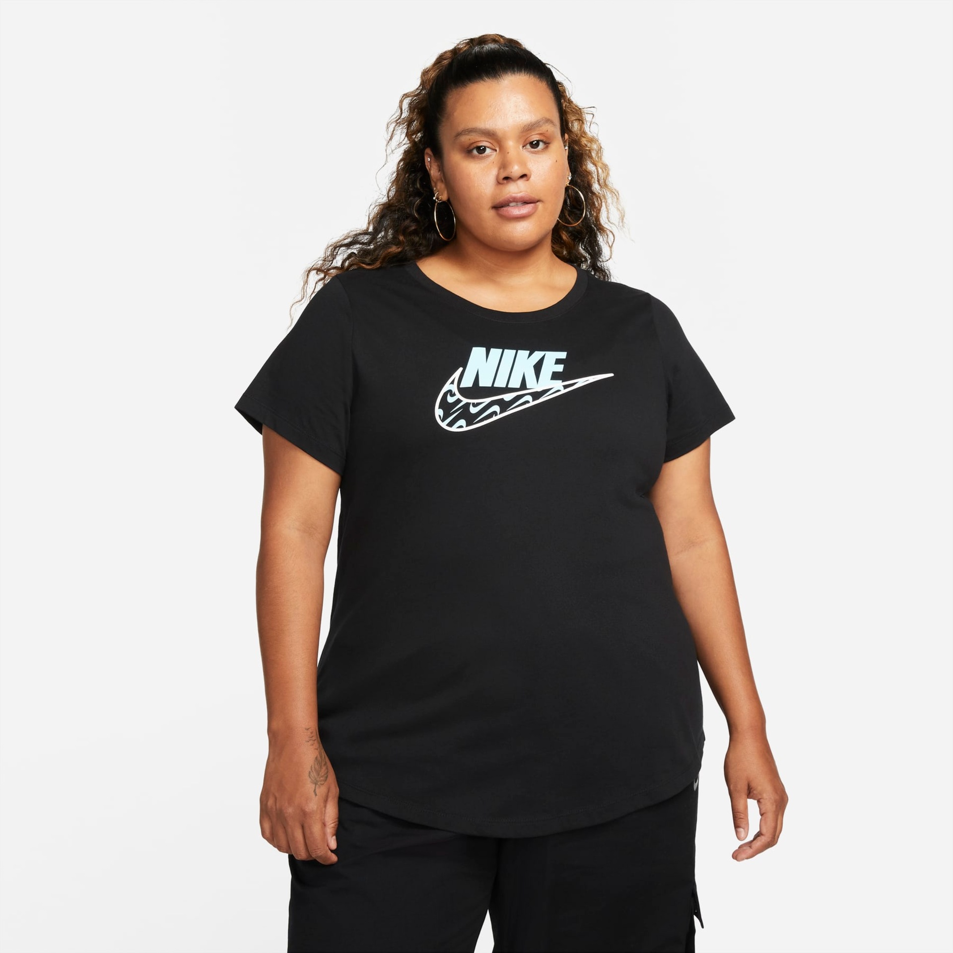 Plus Size - Camiseta Nike Sportswear Icon Clash Feminina - Foto 1