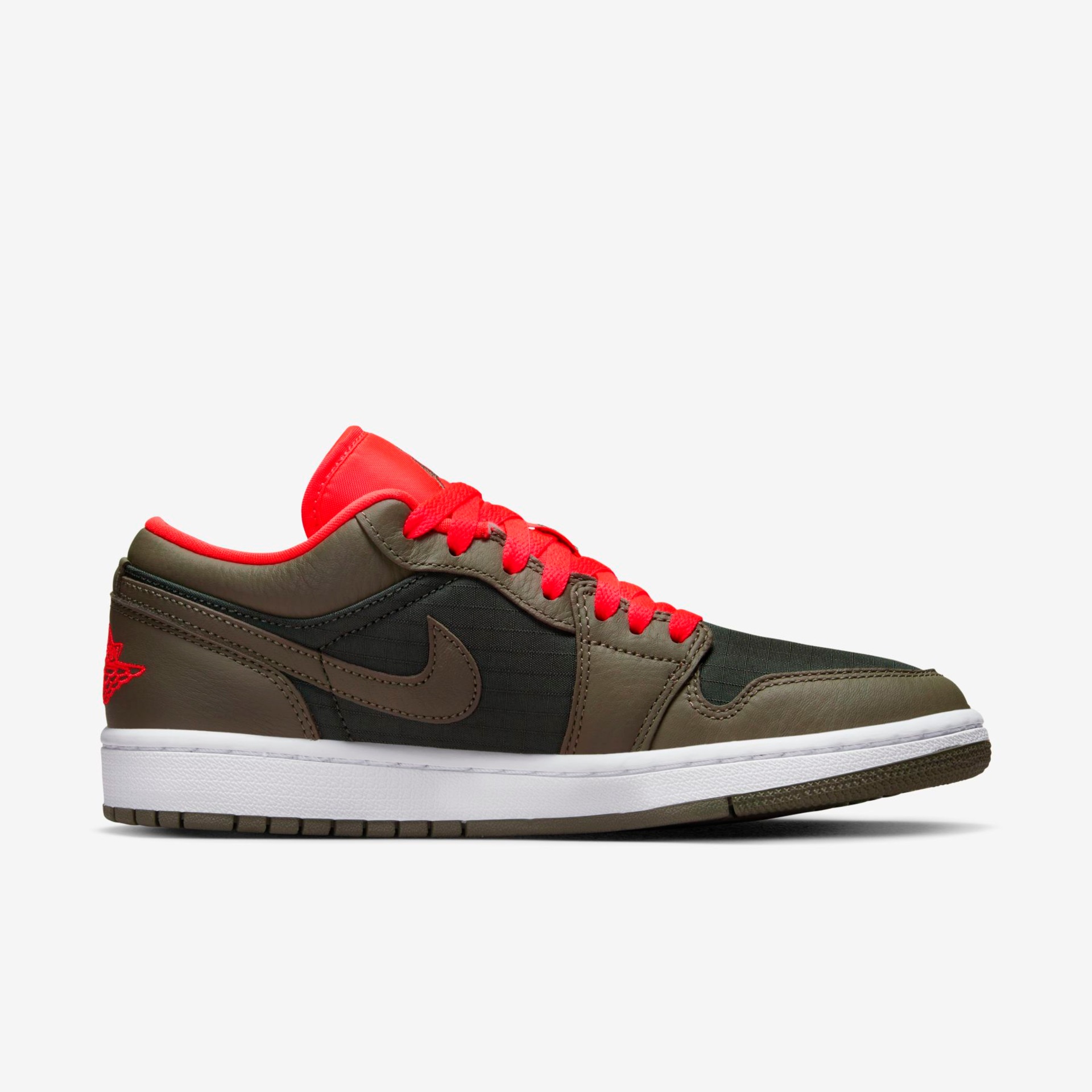 Tênis Air Jordan 1 Low SE Feminino - Foto 3