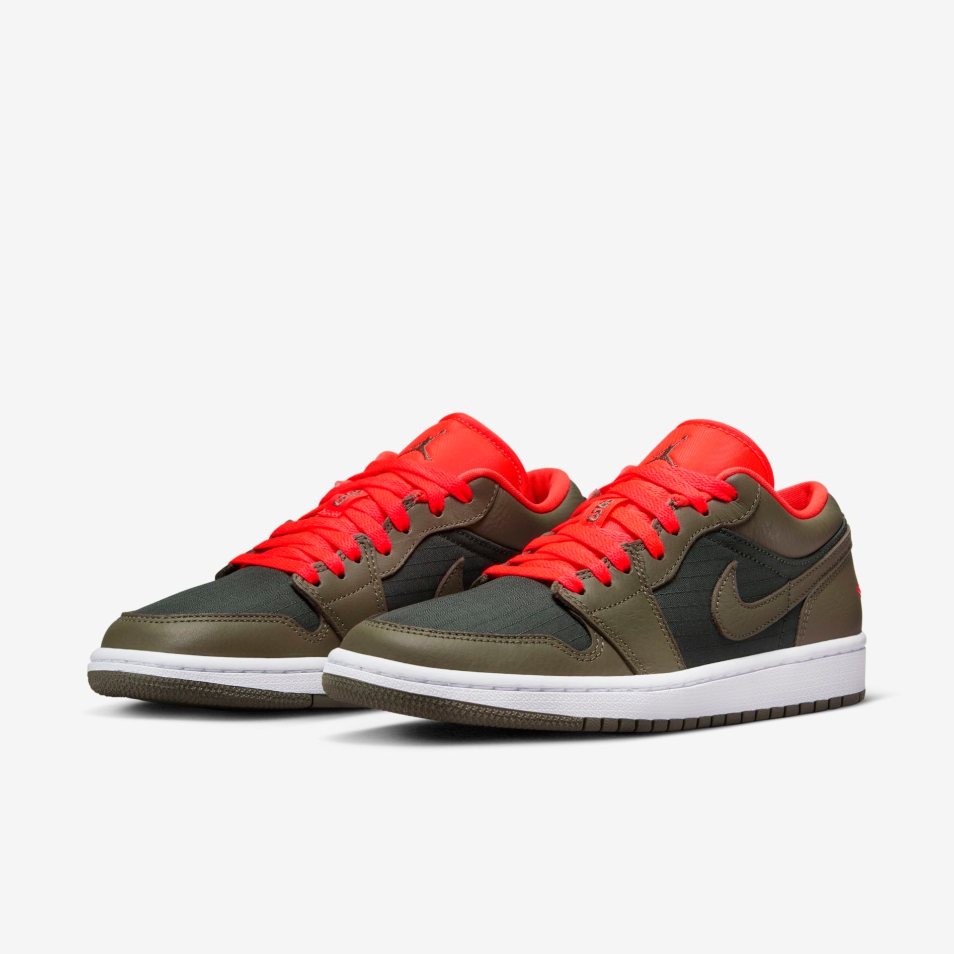 Tênis Air Jordan 1 Low SE Feminino - Foto 5