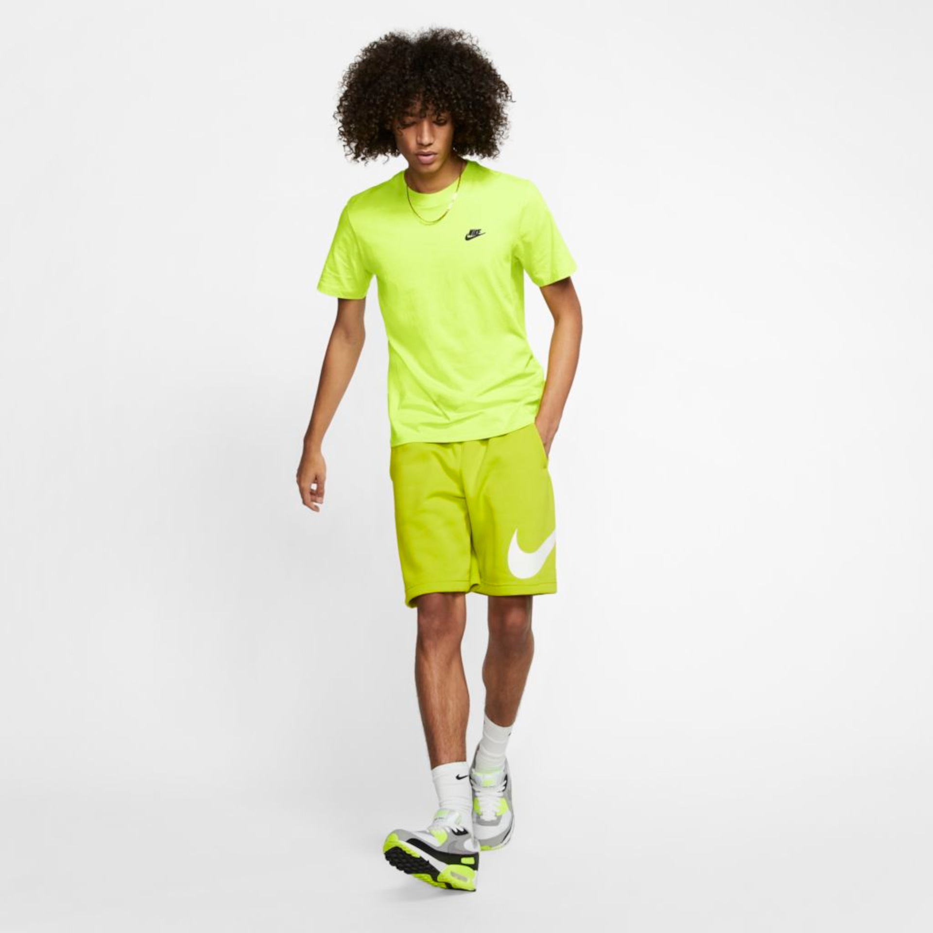 Camiseta Nike Sportswear Club Masculina - Foto 3
