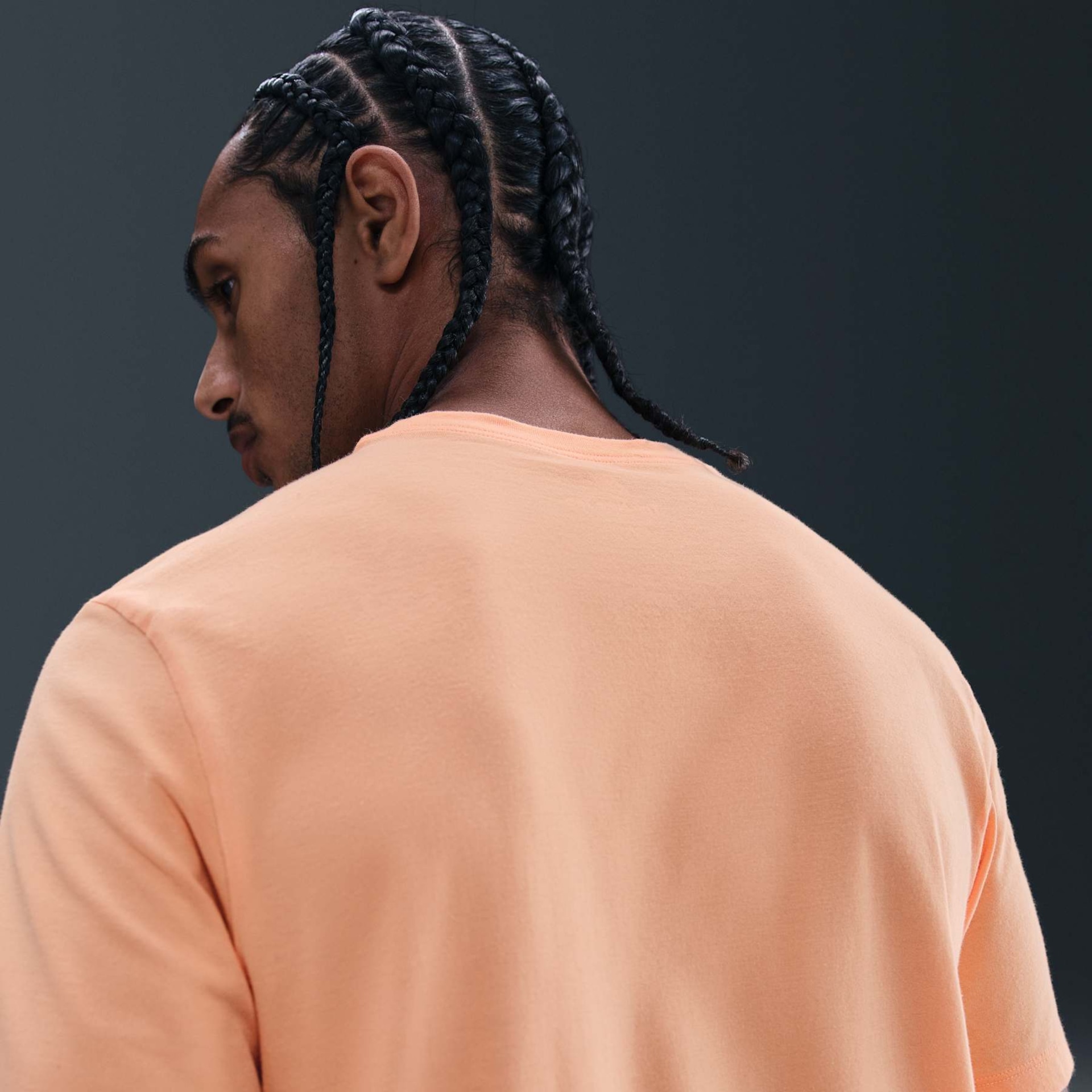 Camiseta Nike Sportswear Club Masculina - Foto 2