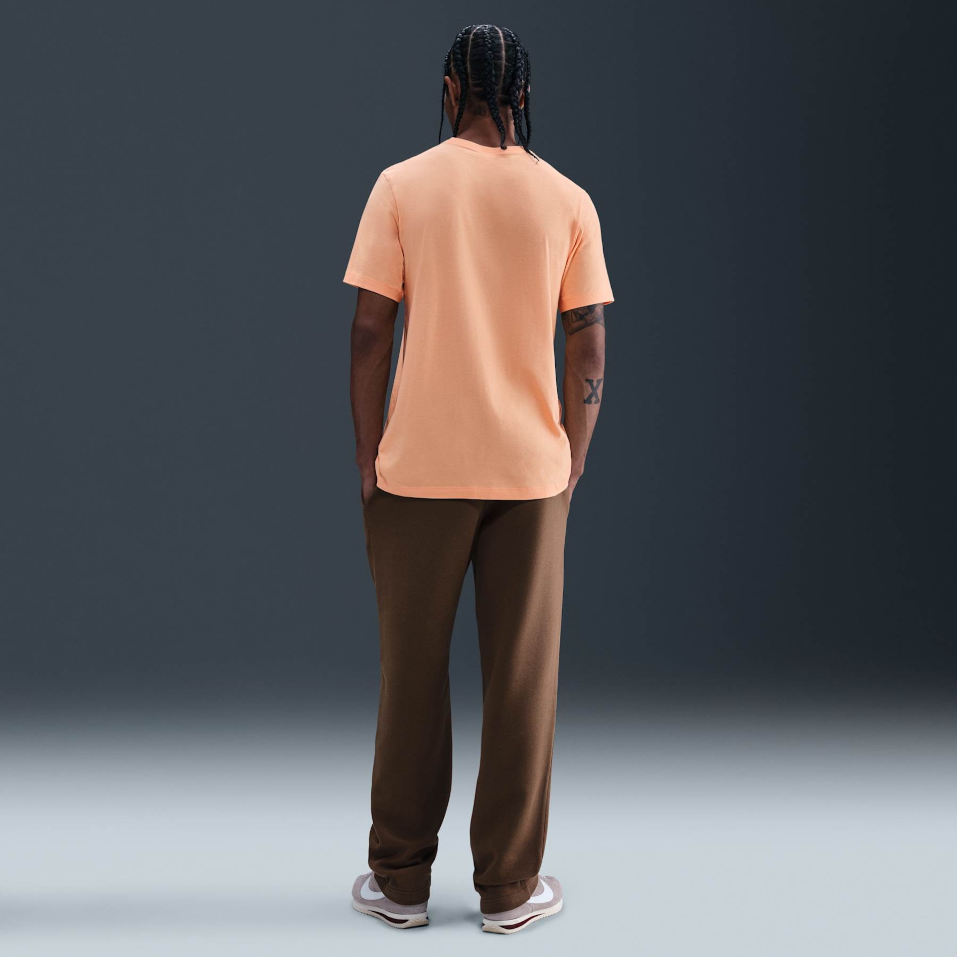 Camiseta Nike Sportswear Club Masculina - Foto 5