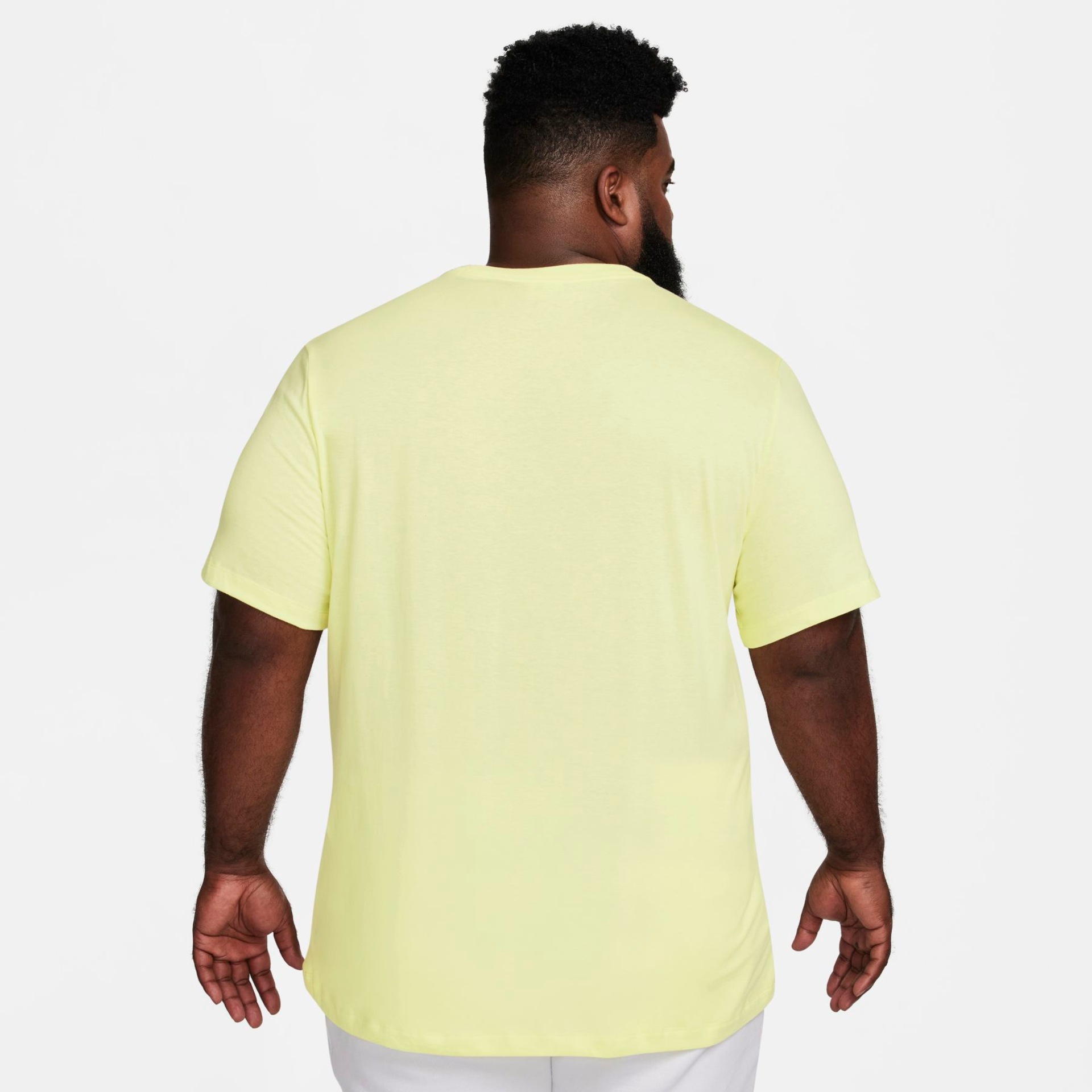 Camiseta Nike Sportswear Club Masculina - Foto 7