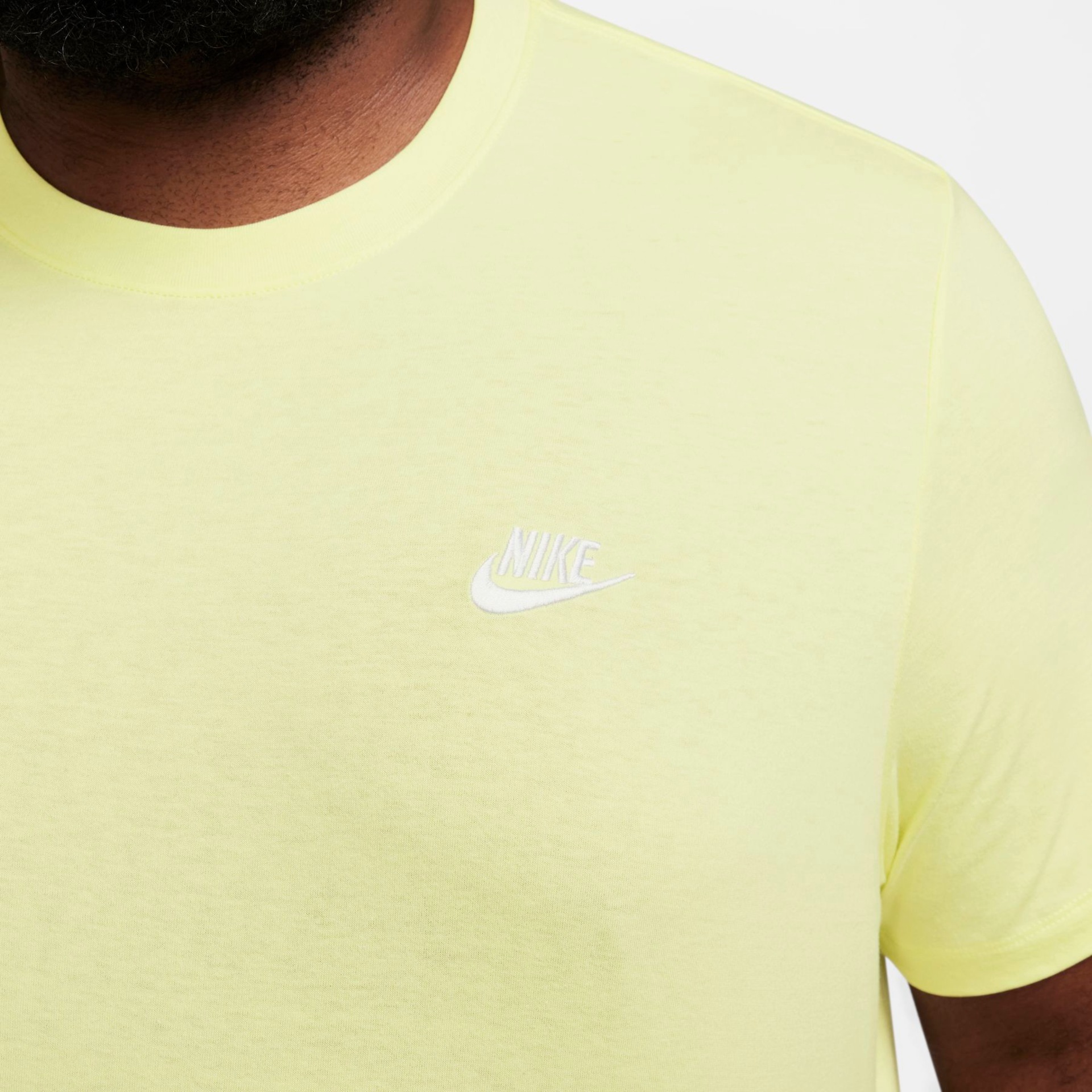 Camiseta Nike Sportswear Club Masculina - Foto 9