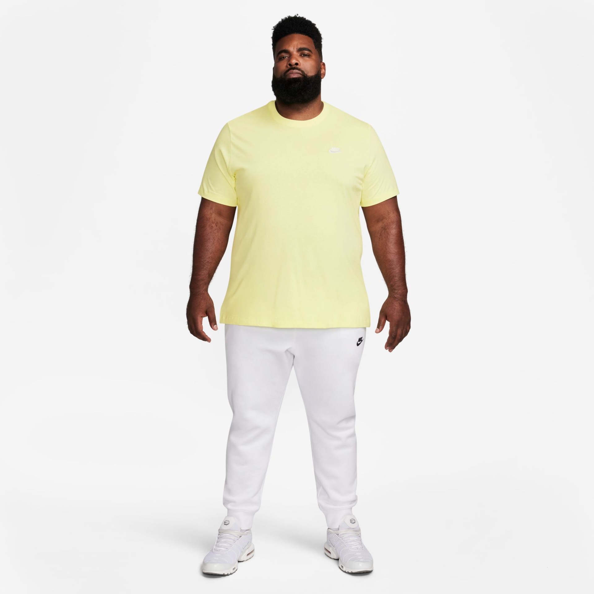 Camiseta Nike Sportswear Club Masculina - Foto 10