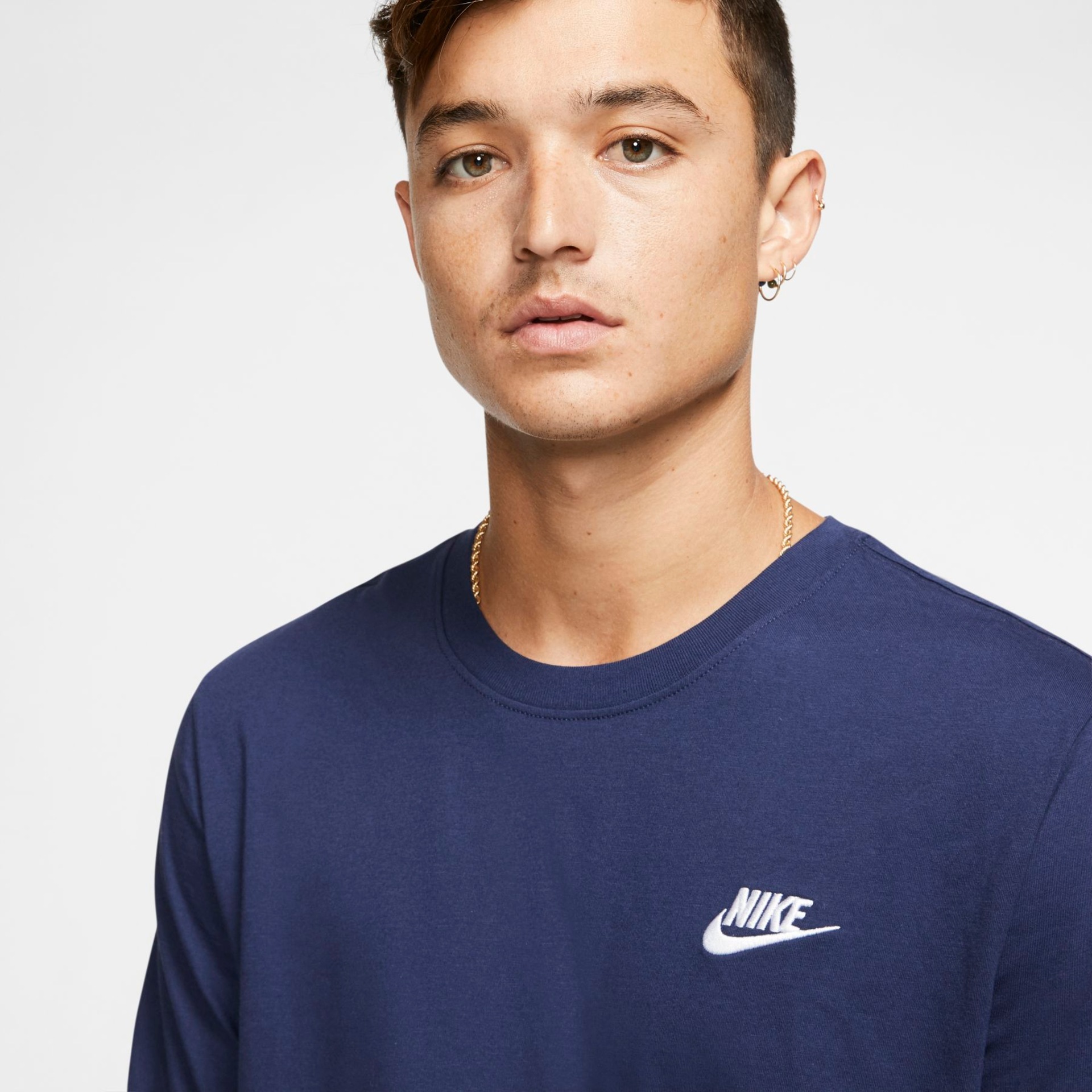 Camiseta Nike Sportswear Club Masculina - Foto 3