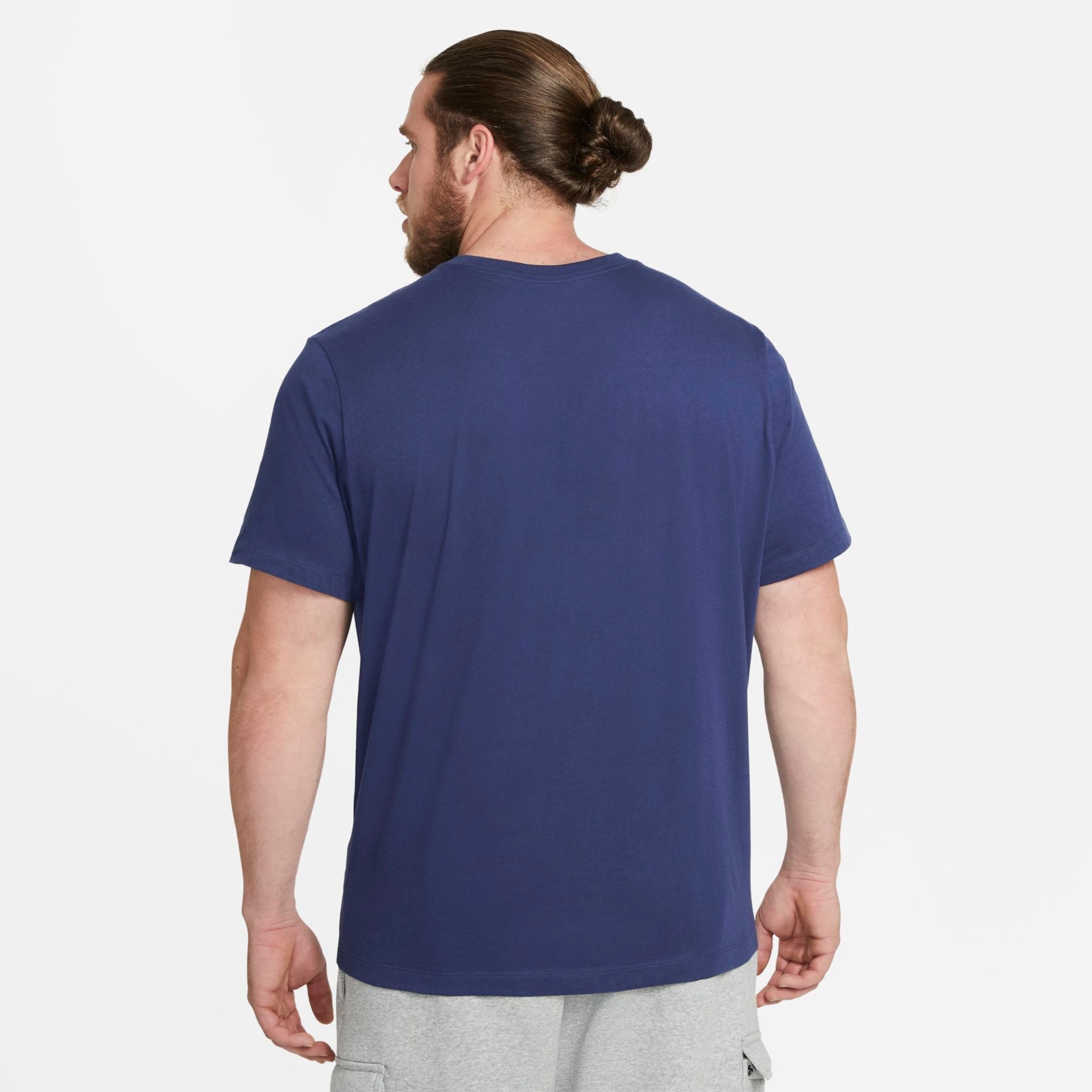 Camiseta Nike Sportswear Club Masculina - Foto 6