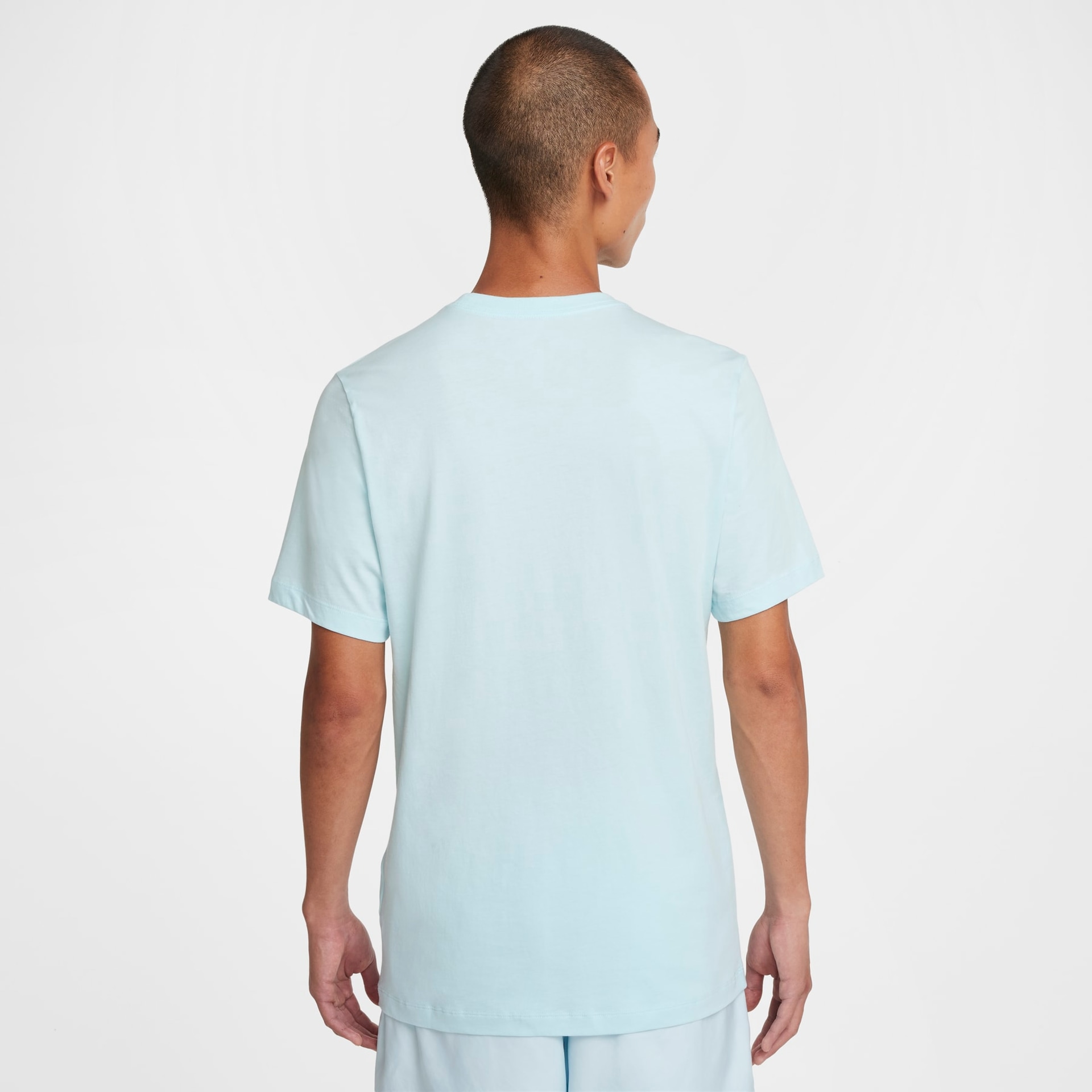 Camiseta Nike Sportswear Club Masculina - Foto 2