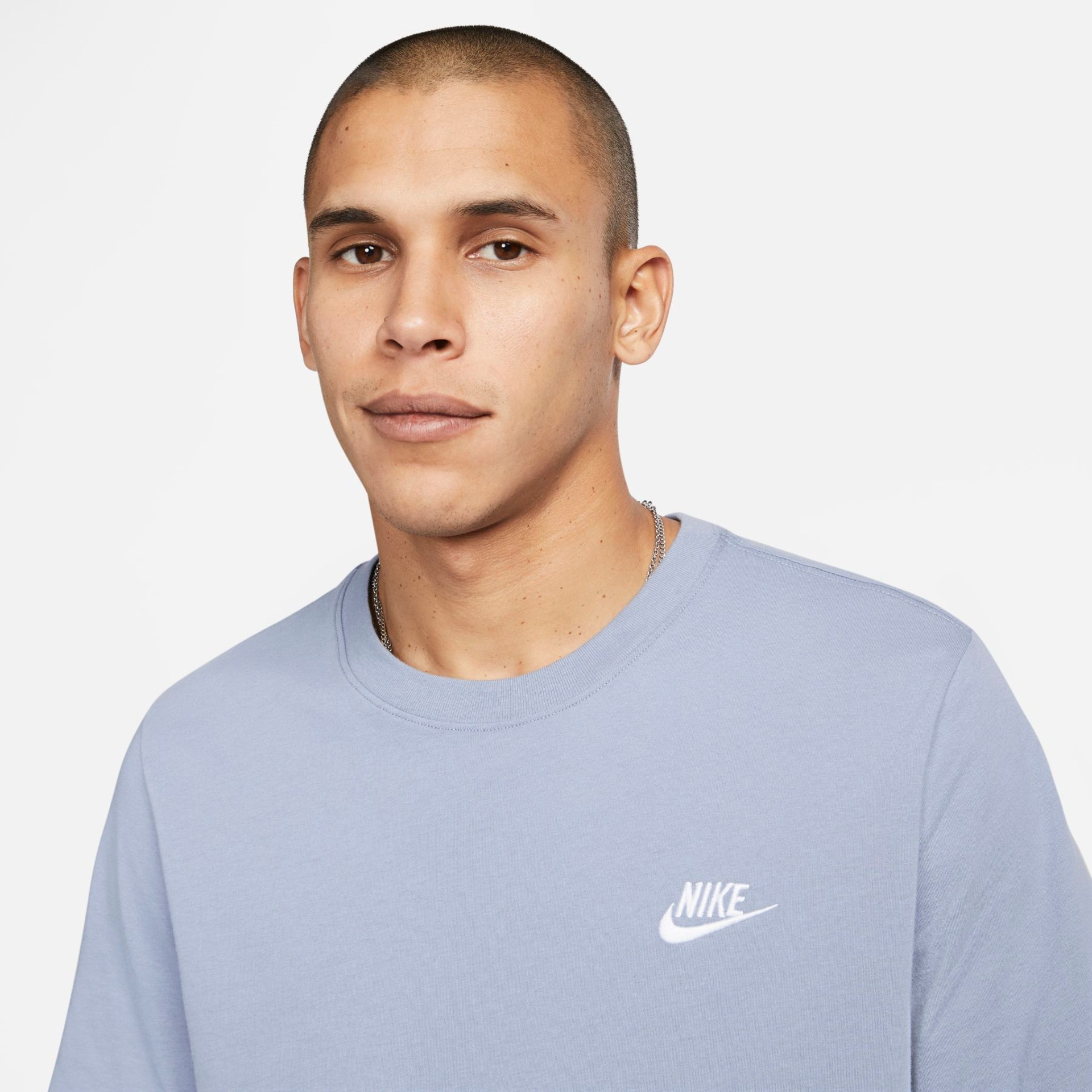 Camiseta Nike Sportswear Club Masculina - Foto 3