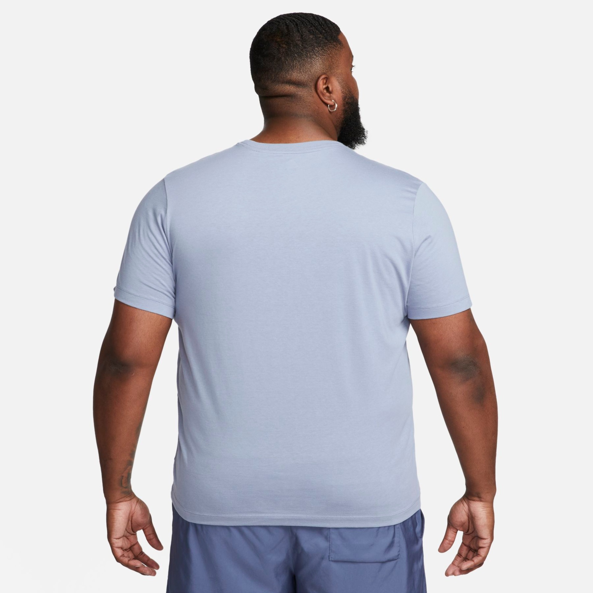 Camiseta Nike Sportswear Club Masculina - Foto 7