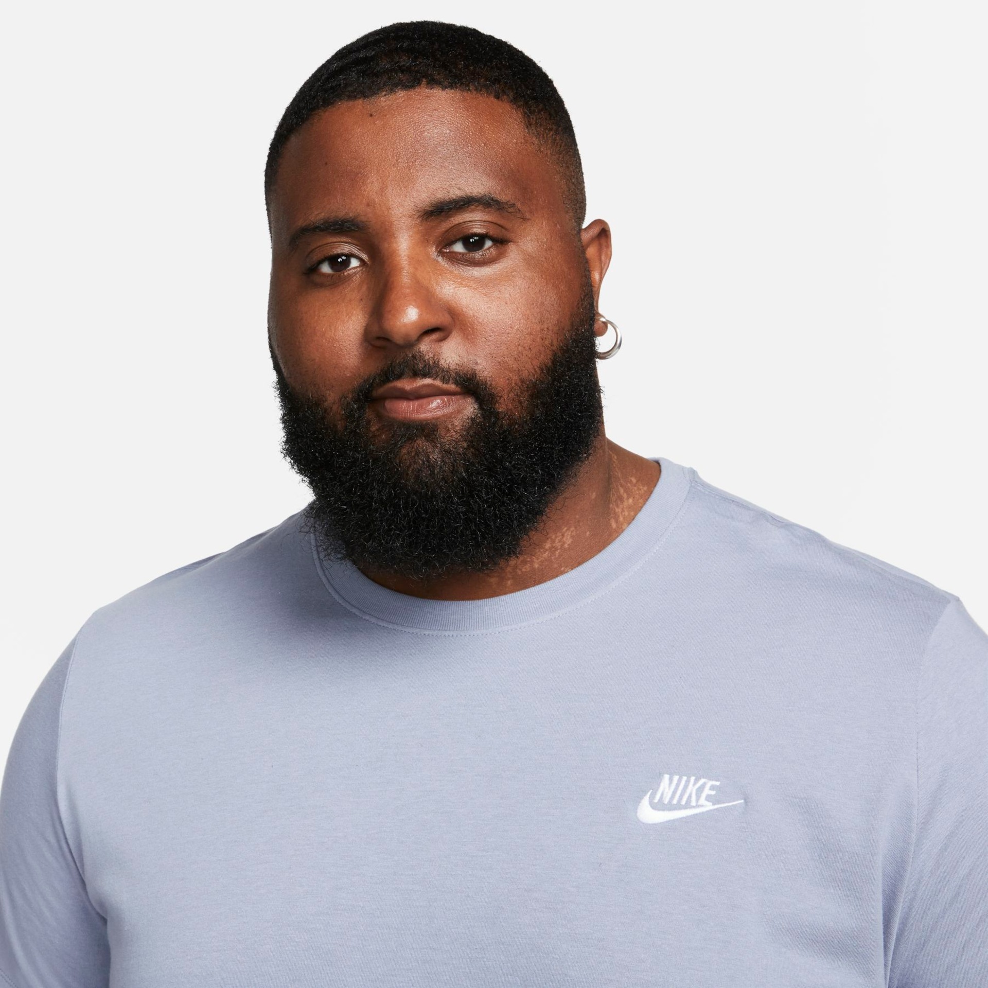 Camiseta Nike Sportswear Club Masculina - Foto 8