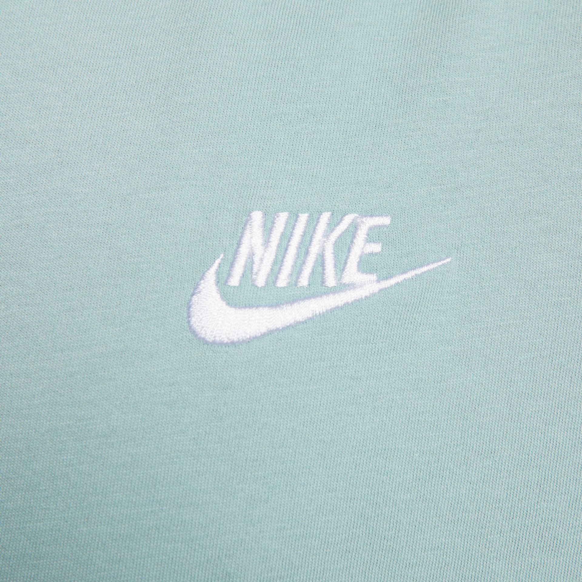 Camiseta Nike Sportswear Club Masculina - Foto 4