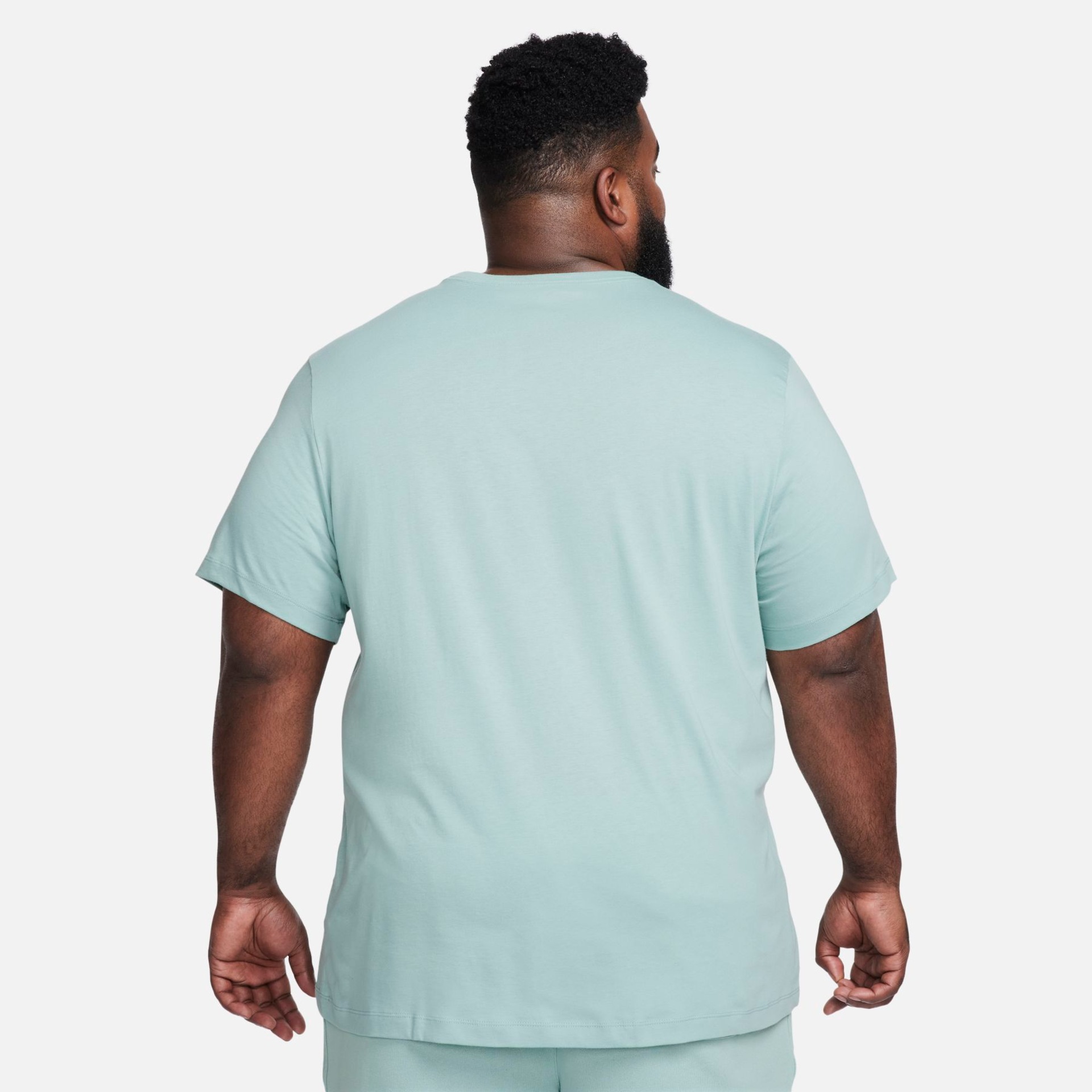 Camiseta Nike Sportswear Club Masculina - Foto 7