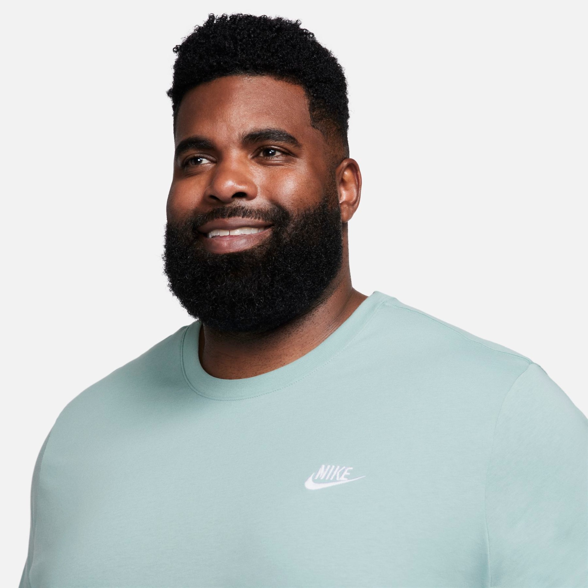 Camiseta Nike Sportswear Club Masculina - Foto 8