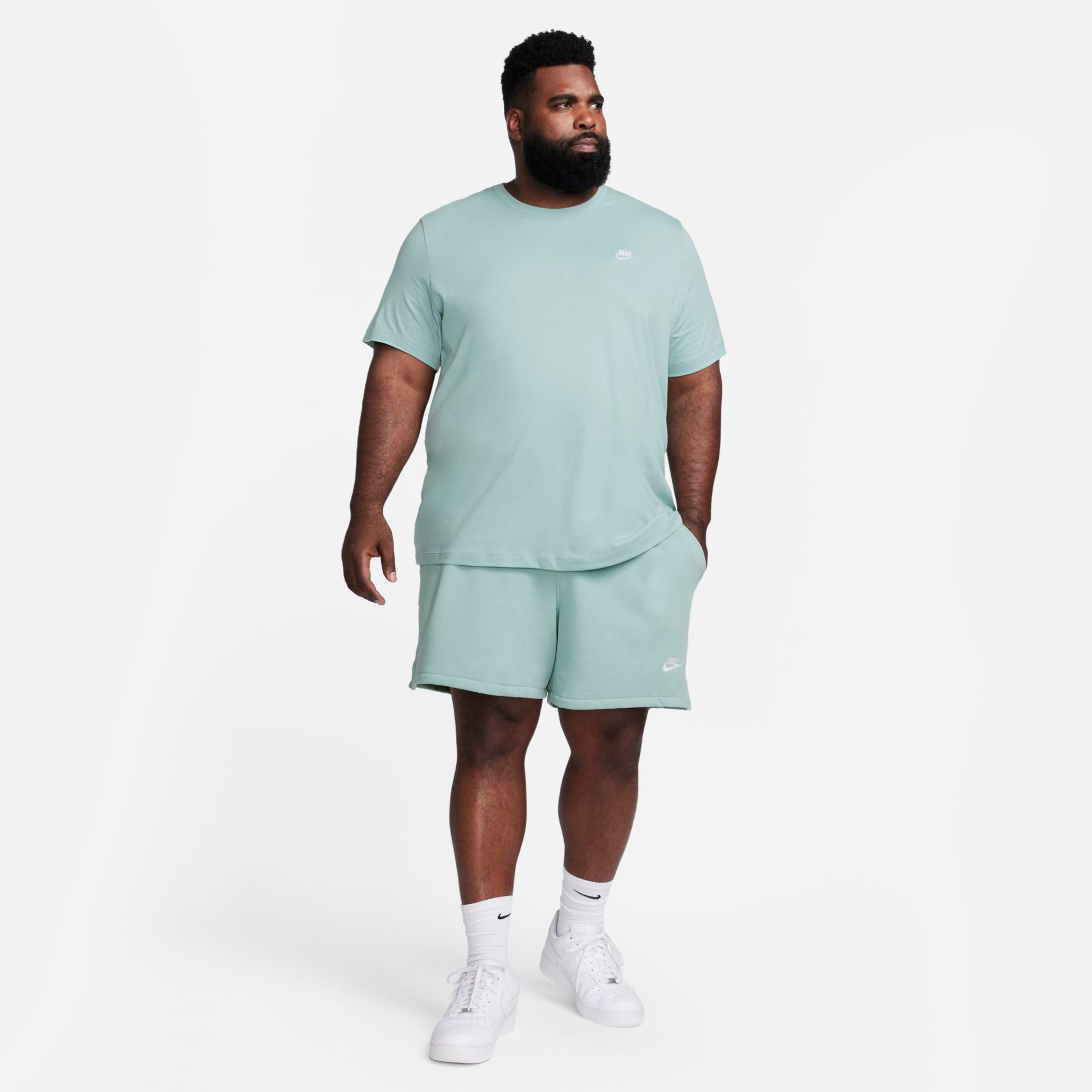 Camiseta Nike Sportswear Club Masculina - Foto 10