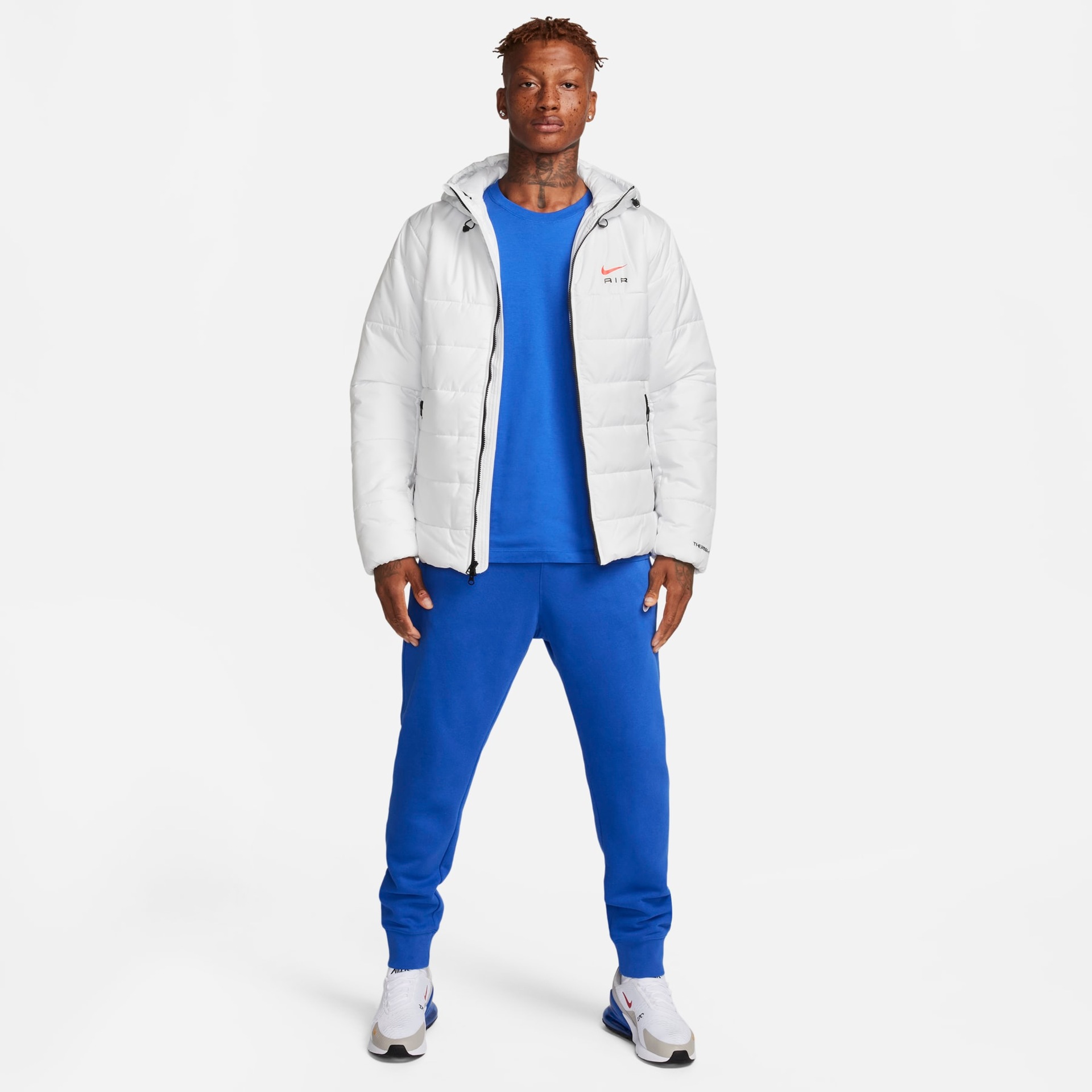 Camiseta Nike Sportswear Club Masculina - Foto 4