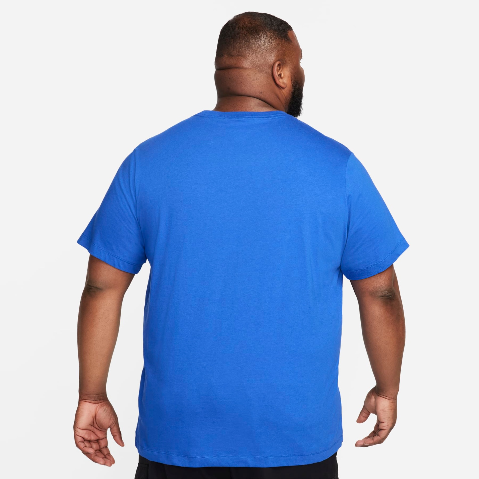 Camiseta Nike Sportswear Club Masculina - Foto 6