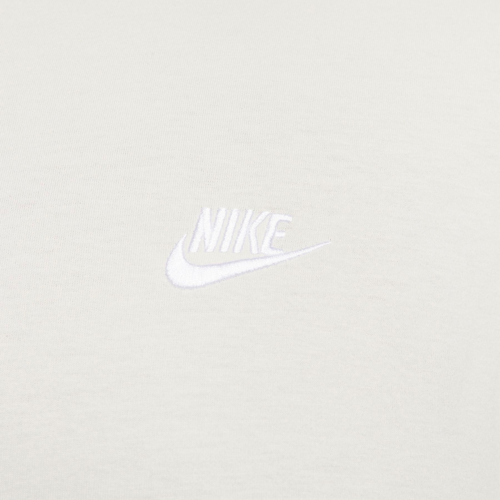 Camiseta Nike Sportswear Club Masculina - Foto 9