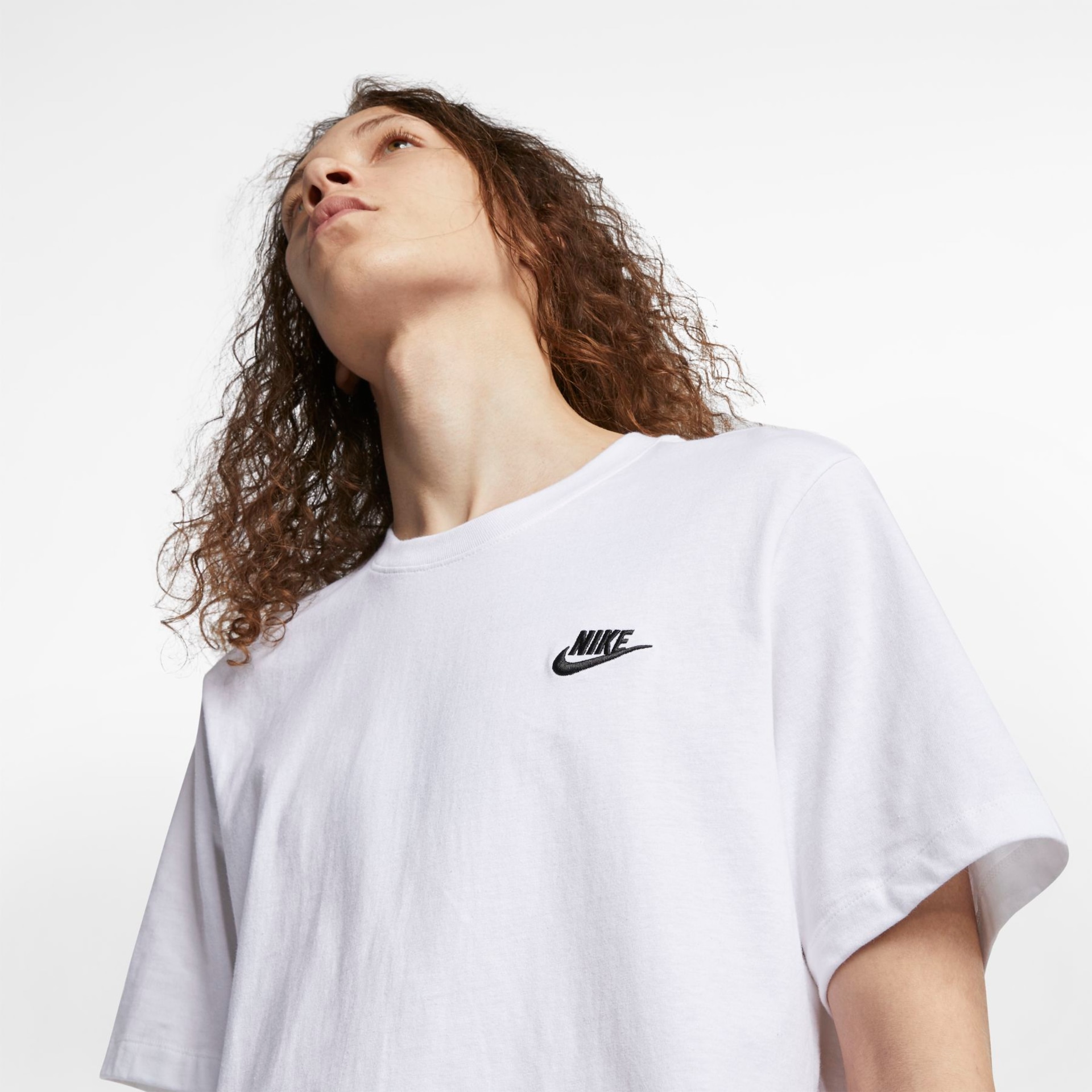 Camiseta Nike Sportswear Club Masculina - Foto 3