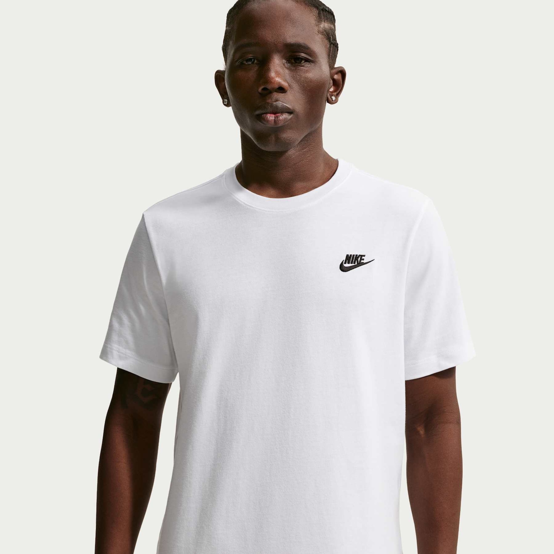 Camiseta Nike Sportswear Club Masculina - Foto 1