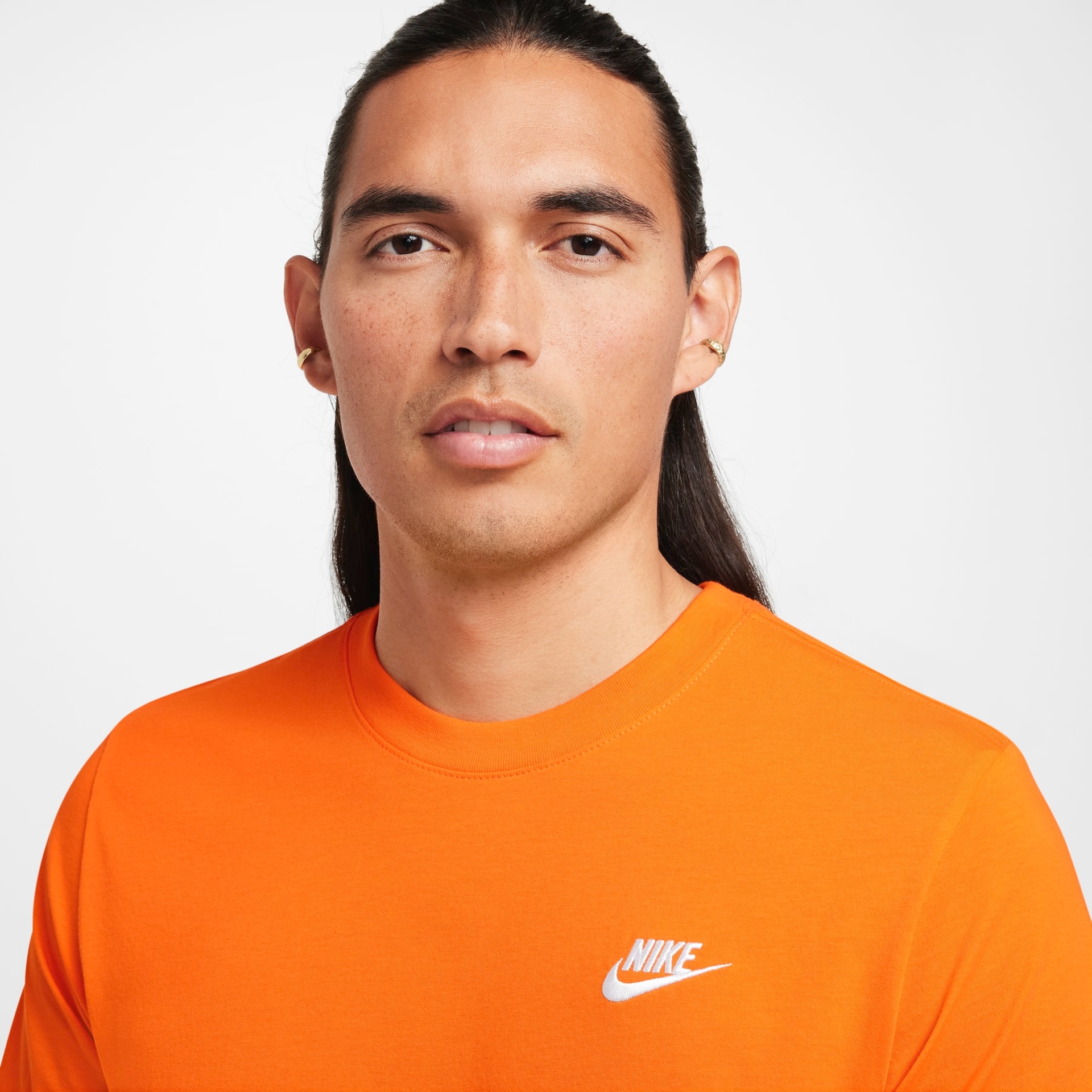 Camiseta Nike Sportswear Club Masculina - Foto 3