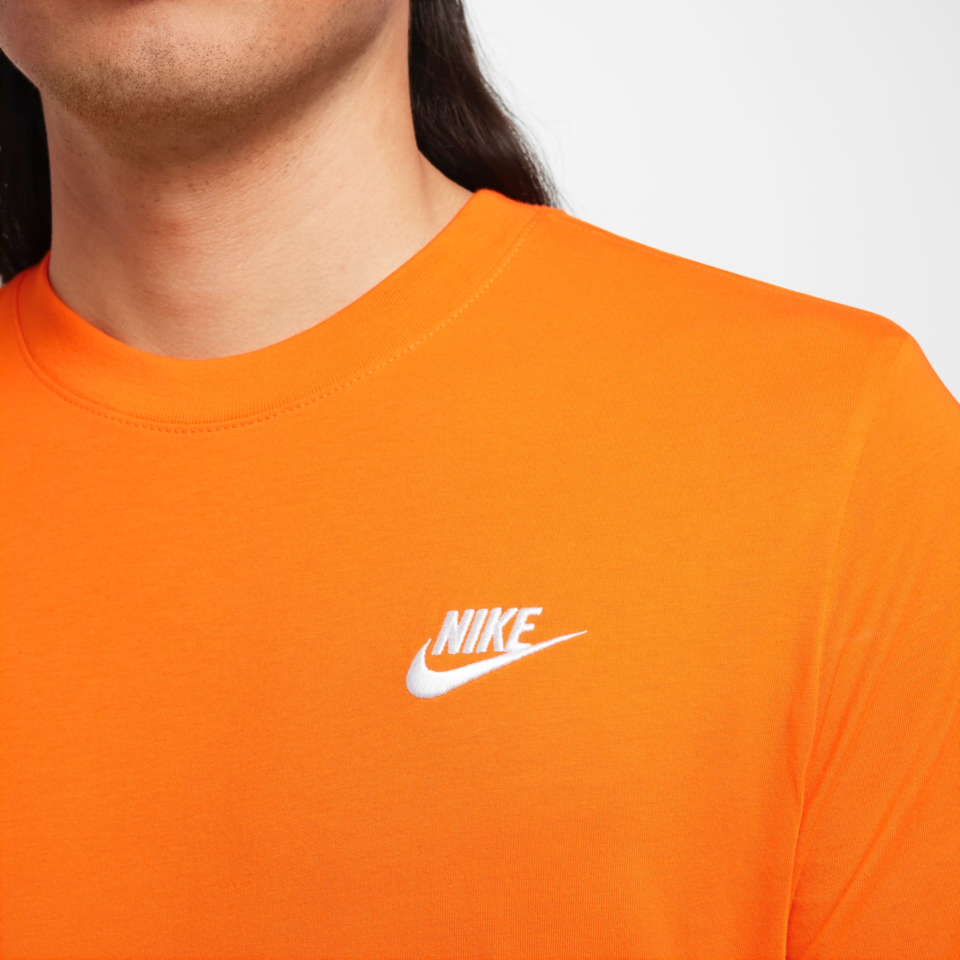 Camiseta Nike Sportswear Club Masculina - Foto 4