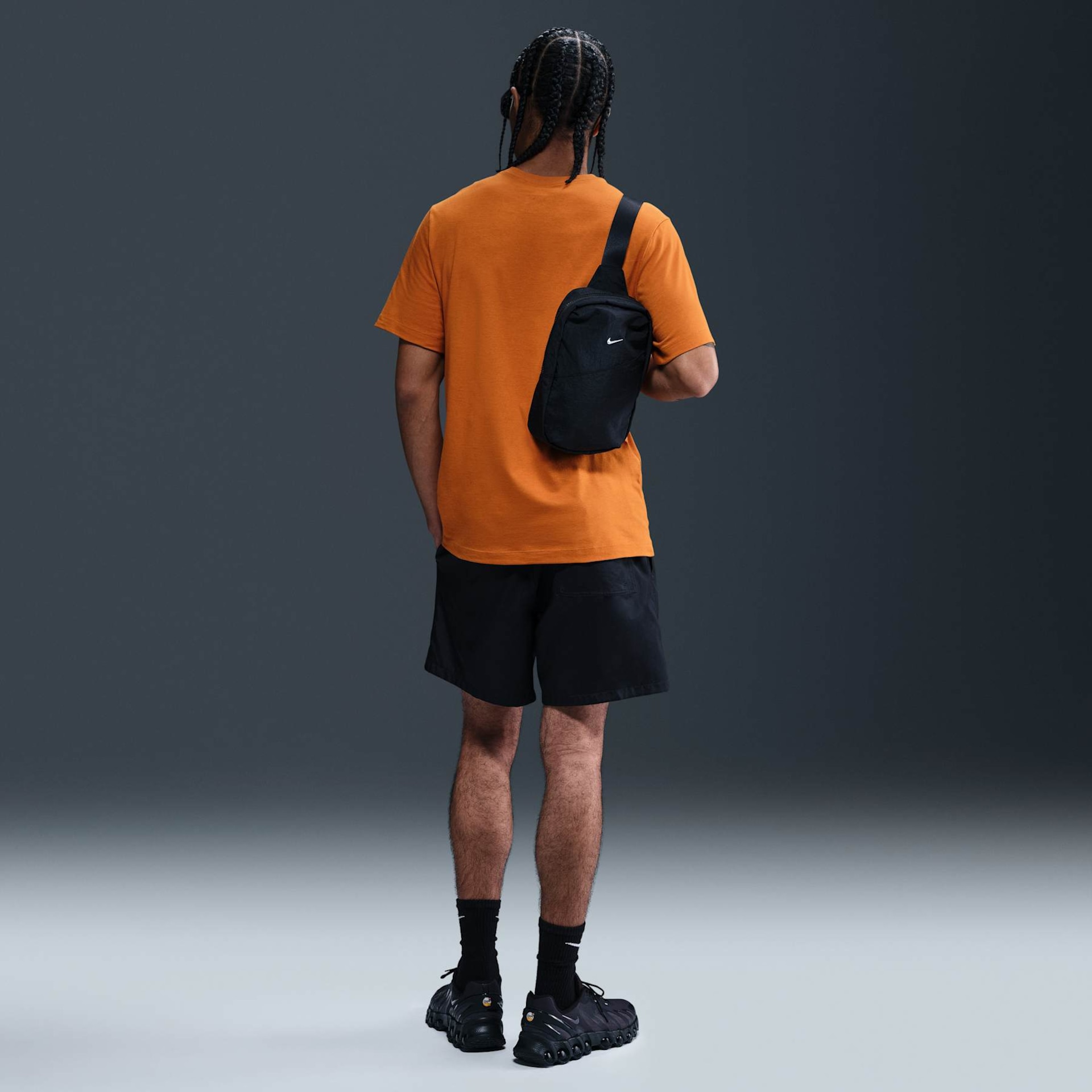 Camiseta Nike Sportswear Club Masculina - Foto 5