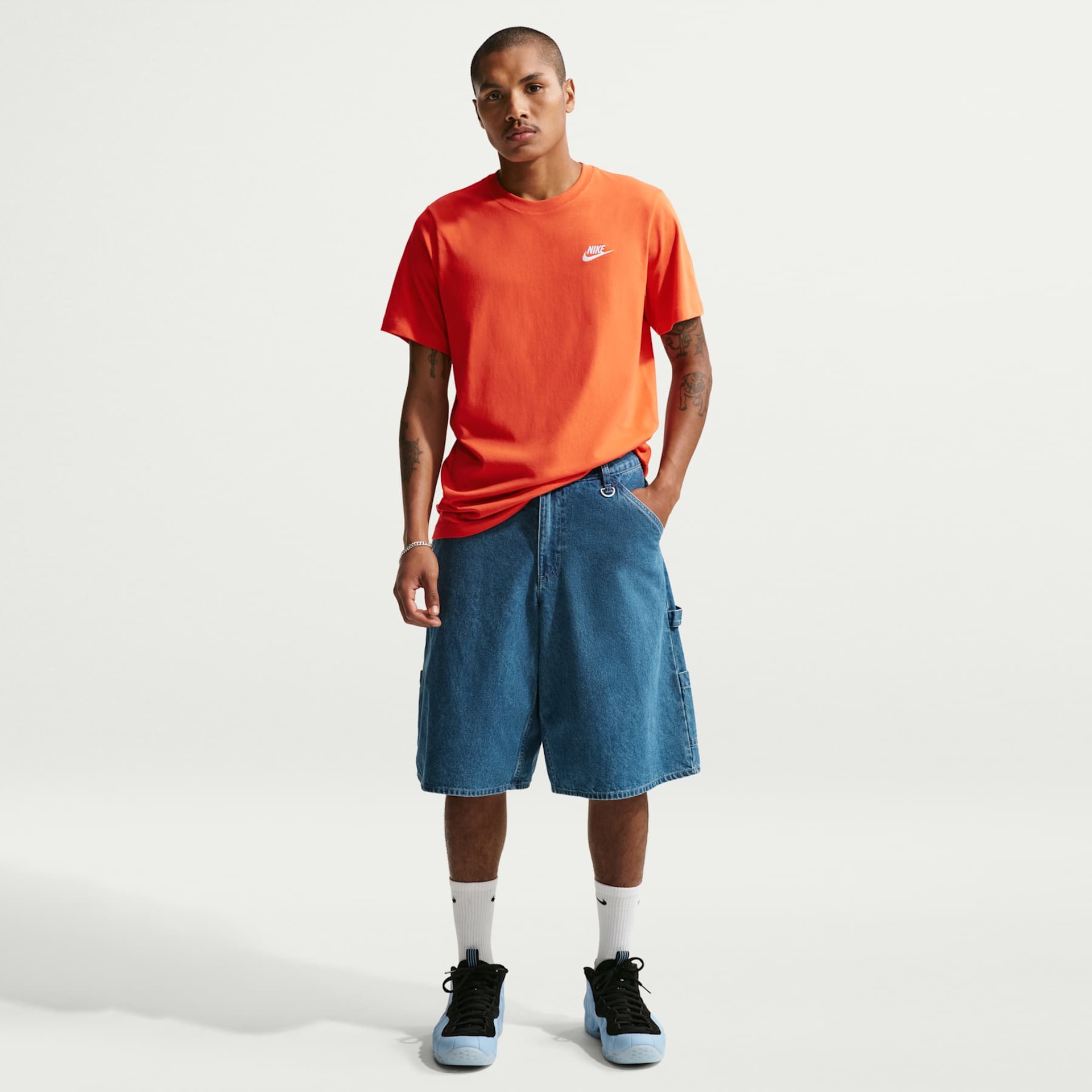 Camiseta Nike Sportswear Club Masculina - Foto 4