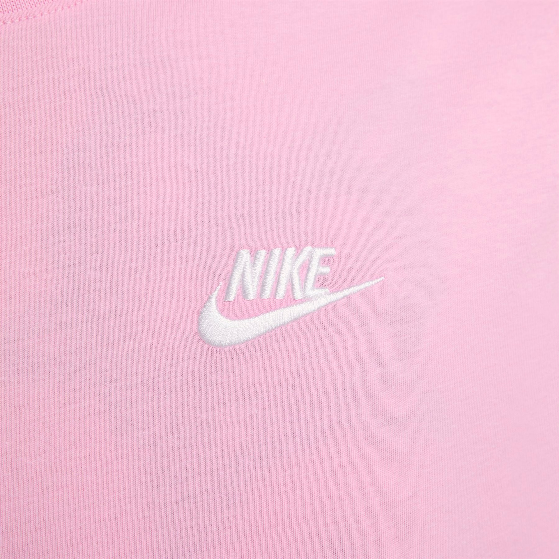 Camiseta Nike Sportswear Club Masculina - Foto 4