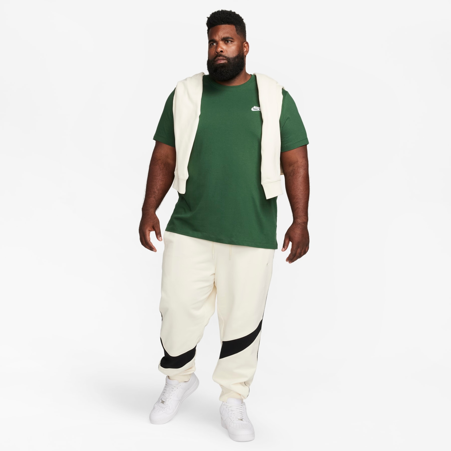 Camiseta Nike Sportswear Club Masculina - Foto 10