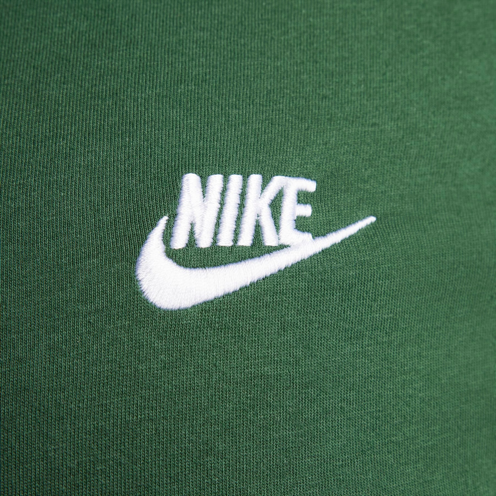 Camiseta Nike Sportswear Club Masculina - Foto 9