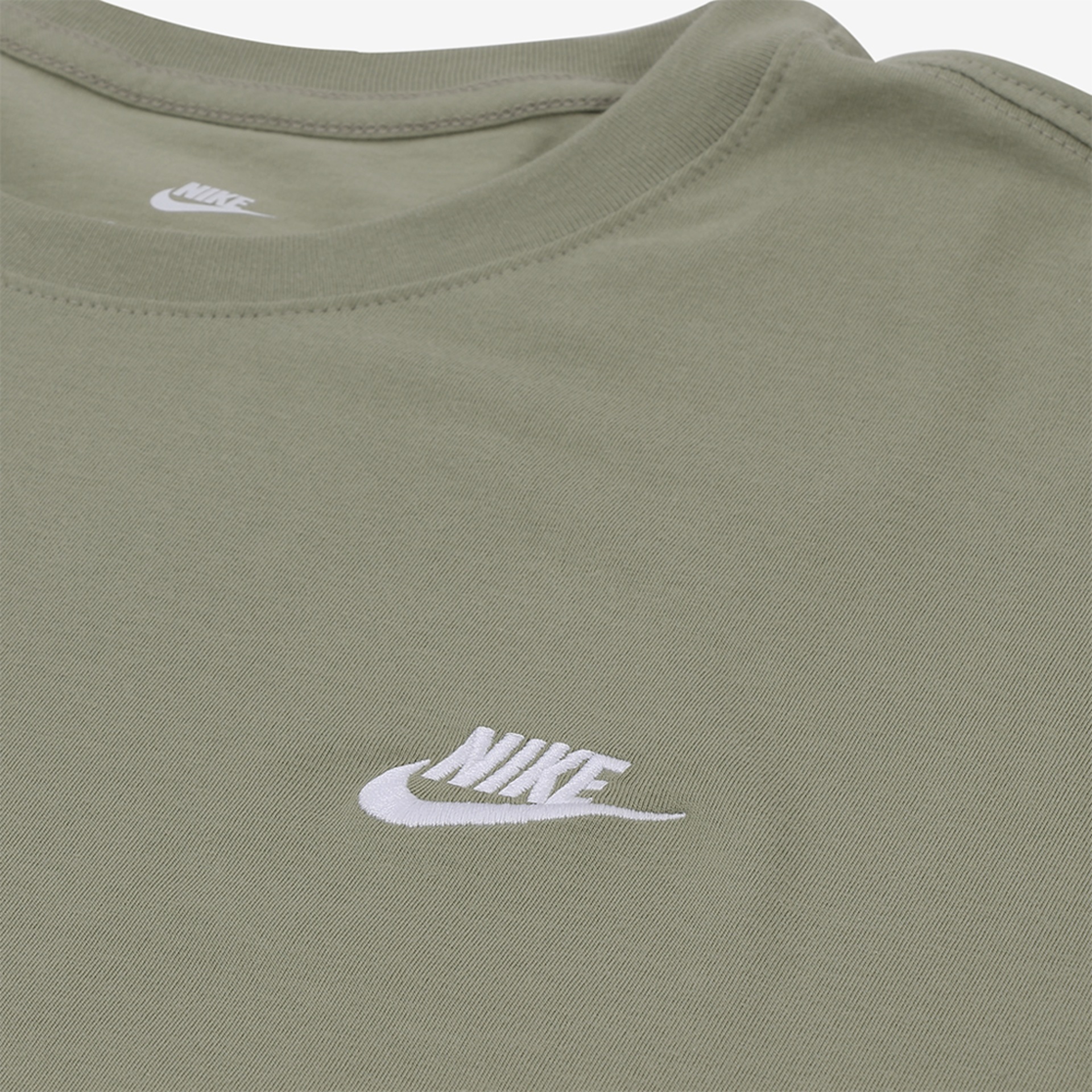 Camiseta Nike Sportswear Club Masculina - Foto 3