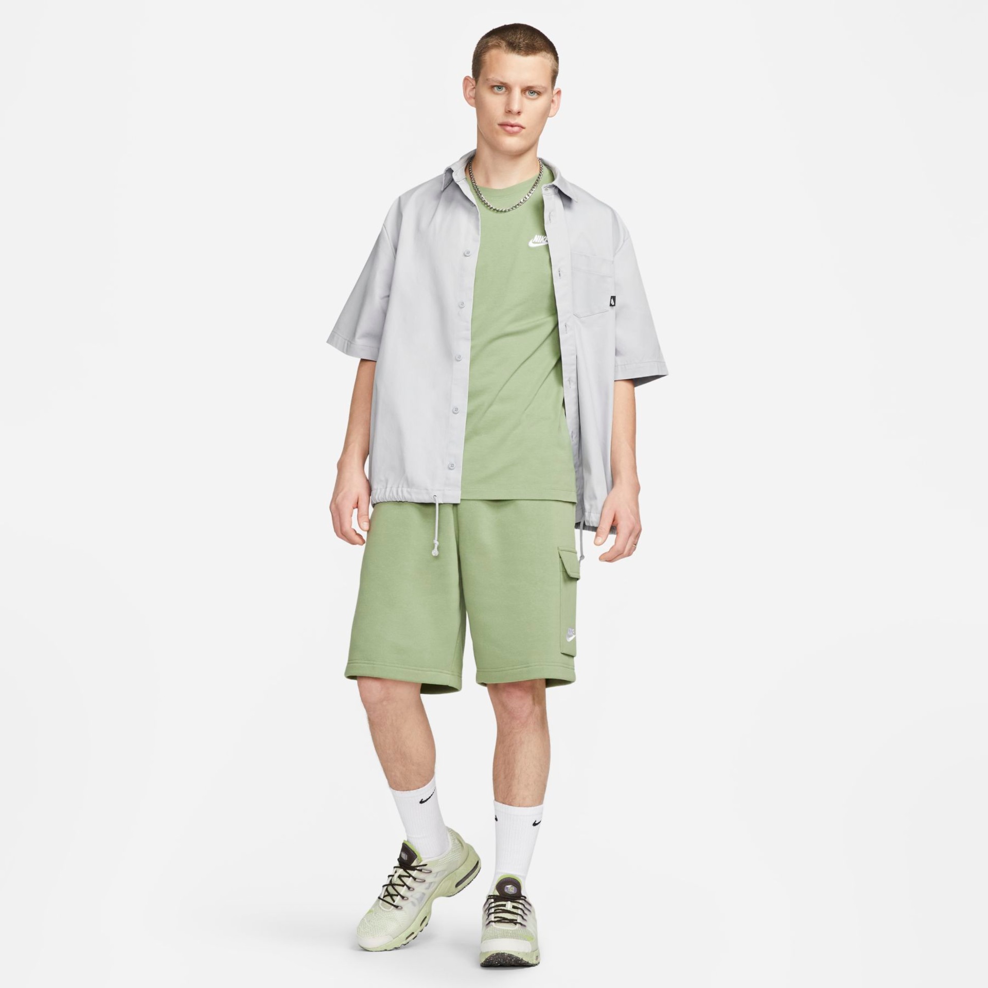Camiseta Nike Sportswear Club Masculina - Foto 4