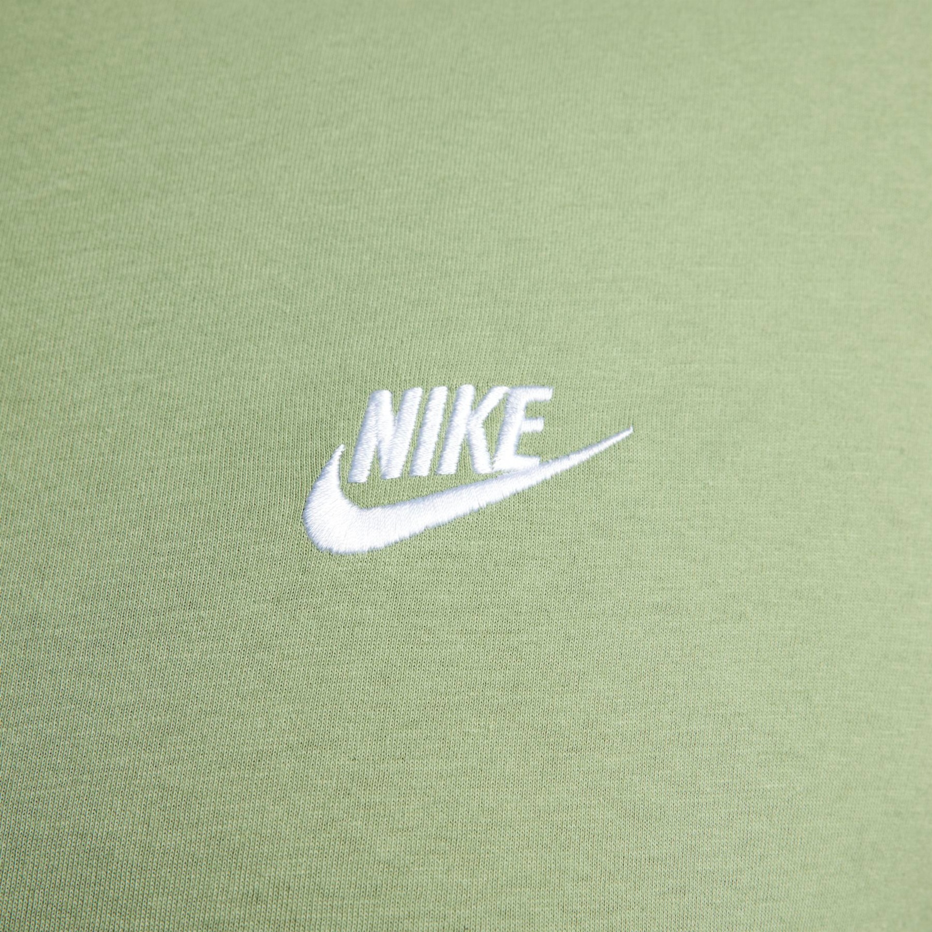 Camiseta Nike Sportswear Club Masculina - Foto 10