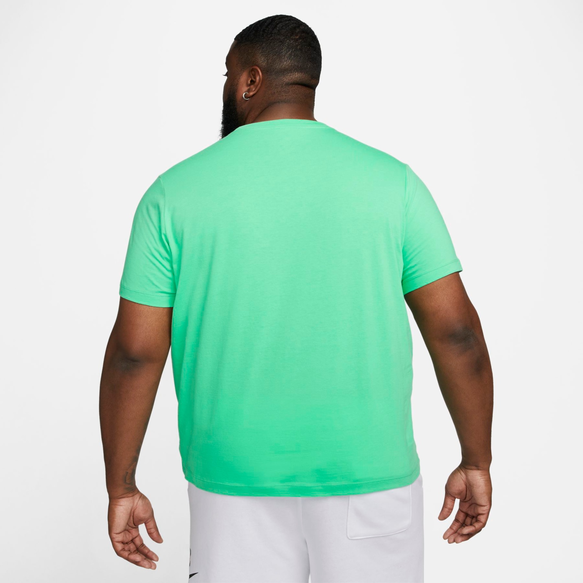 Camiseta Nike Sportswear Club Masculina - Foto 7