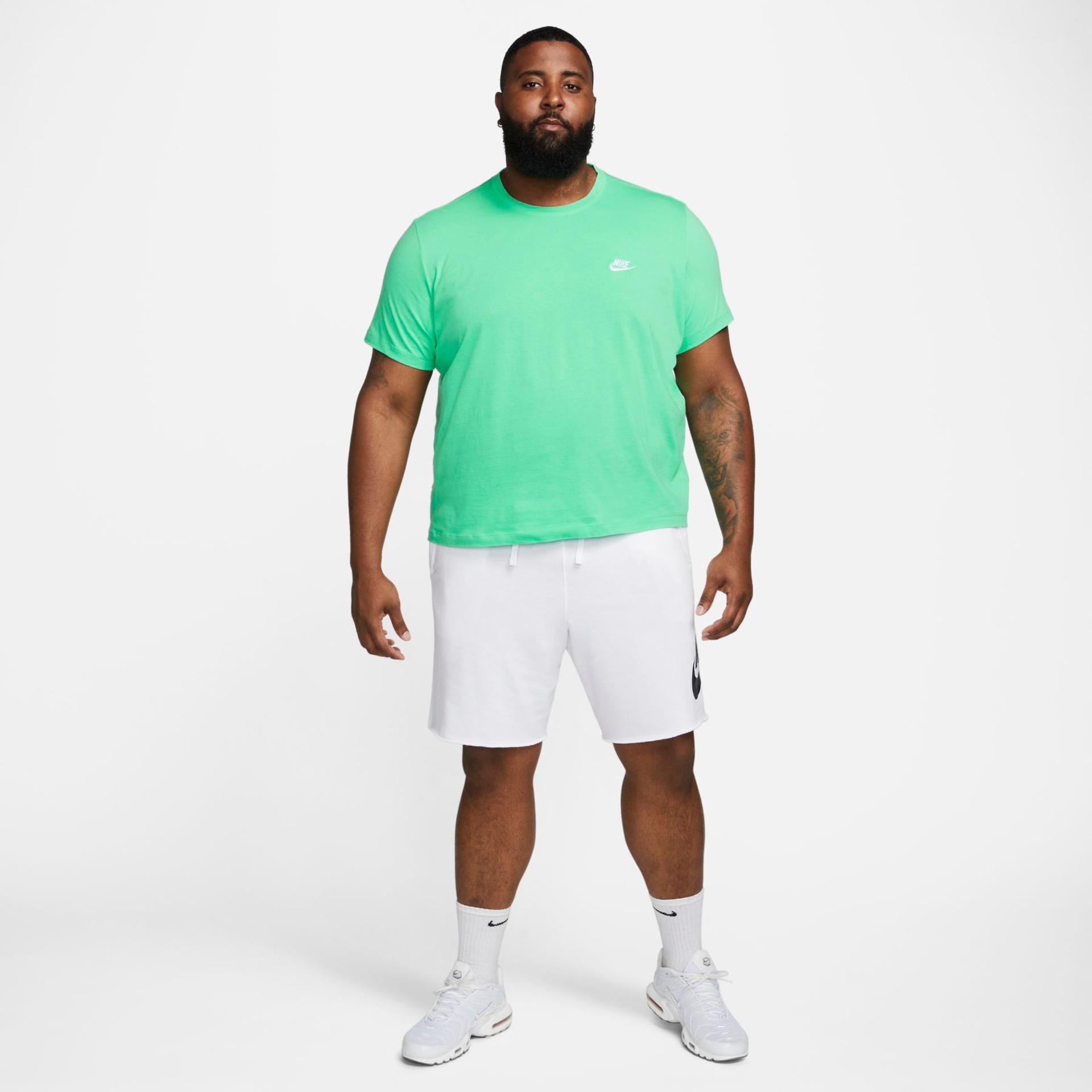 Camiseta Nike Sportswear Club Masculina - Foto 10