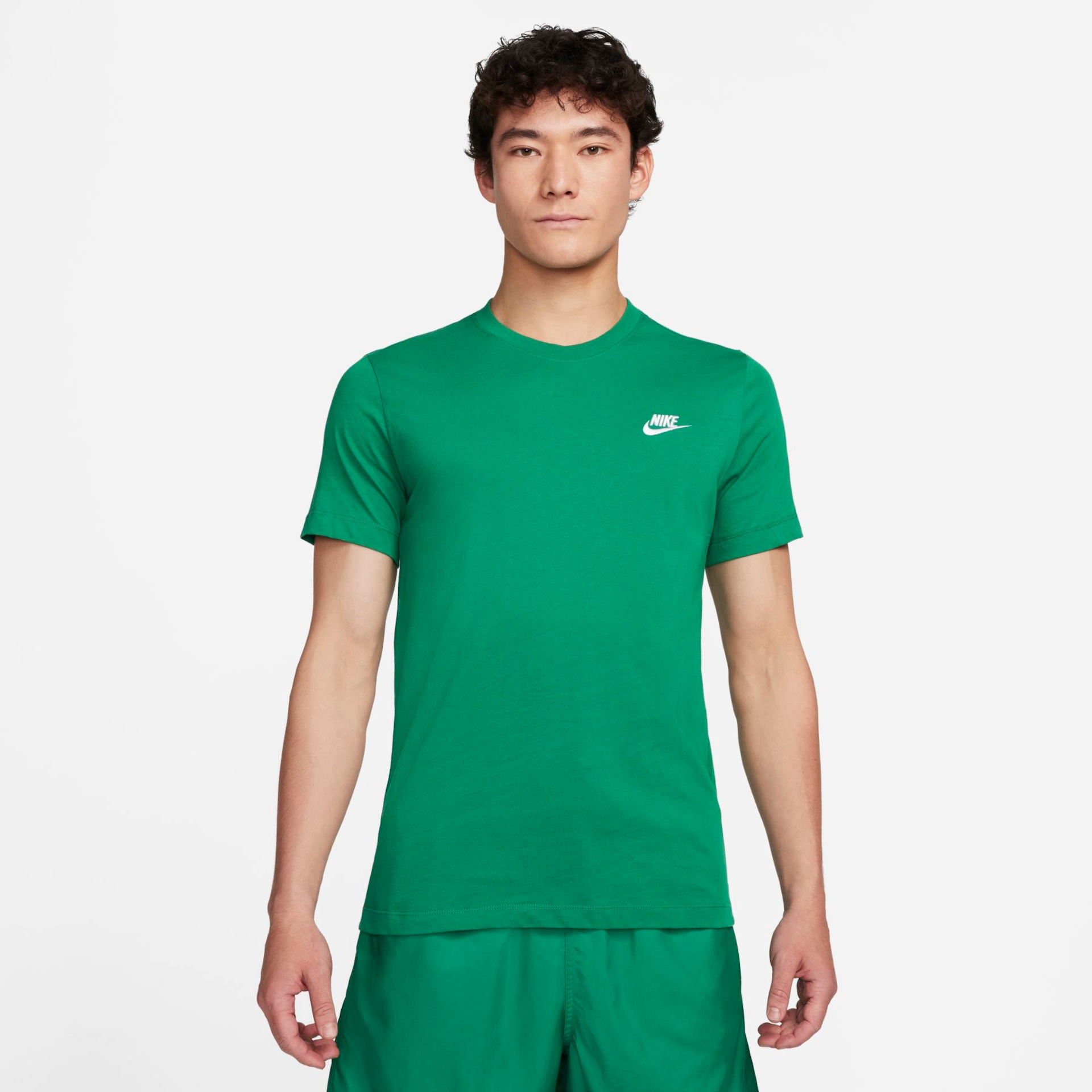 Camiseta Nike Sportswear Club Masculina - Foto 1