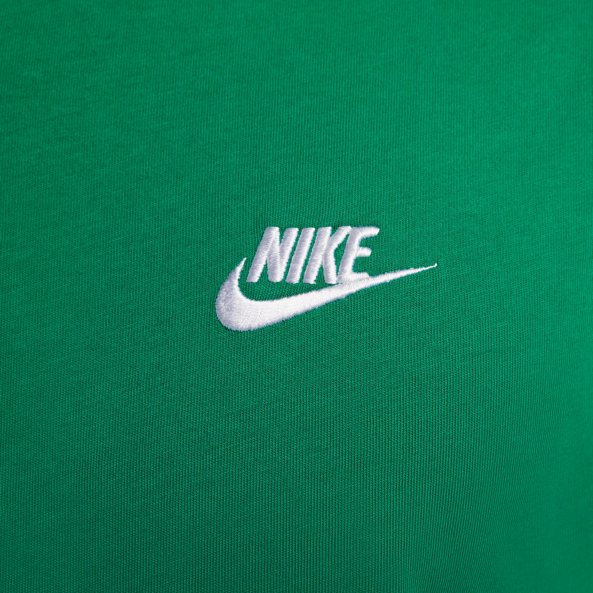 Camiseta Nike Sportswear Club Masculina - Foto 4