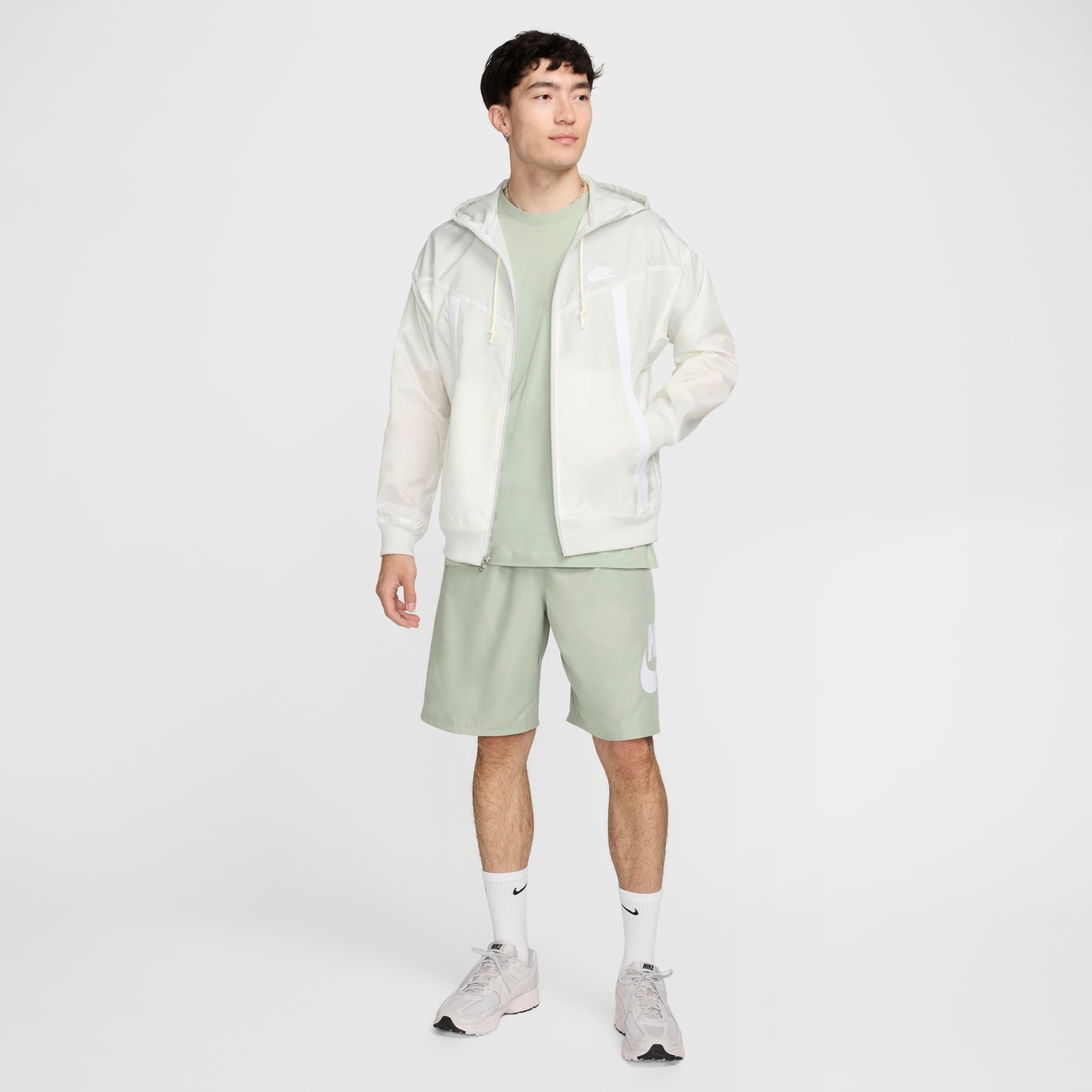 Camiseta Nike Sportswear Club Masculina - Foto 4