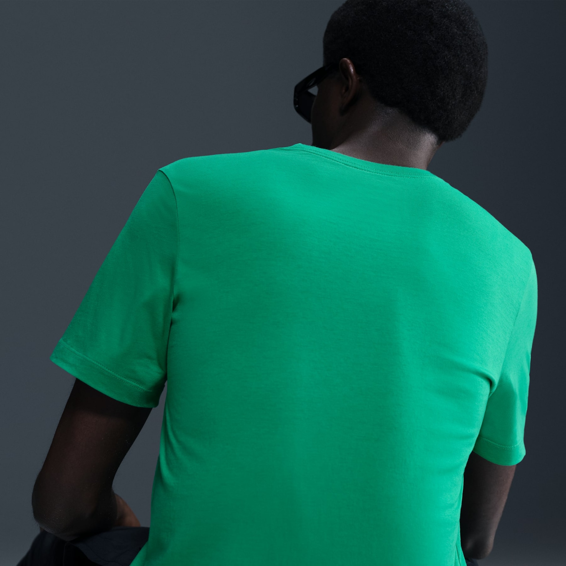 Camiseta Nike Sportswear Club Masculina - Foto 2
