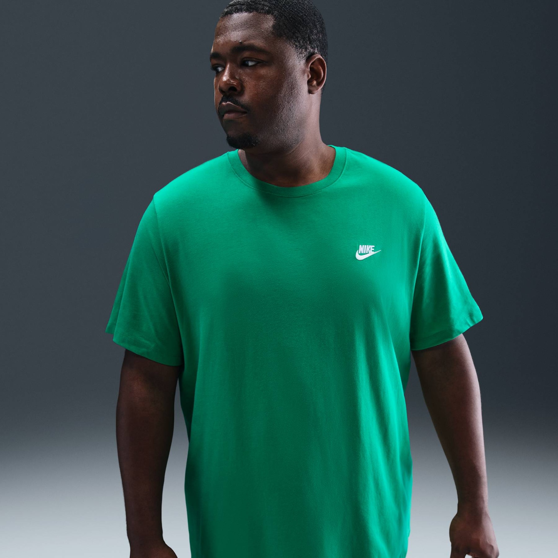 Camiseta Nike Sportswear Club Masculina - Foto 6