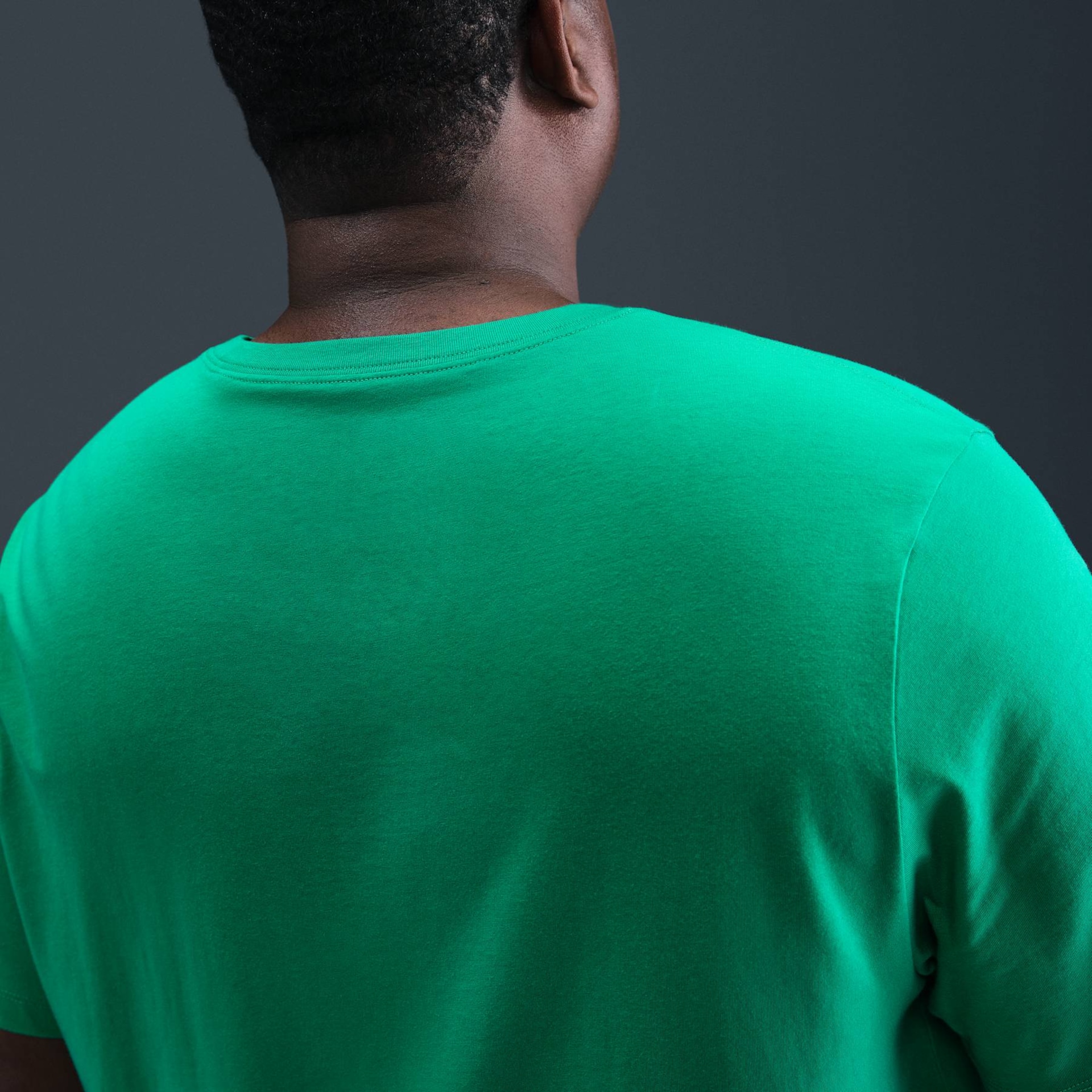 Camiseta Nike Sportswear Club Masculina - Foto 7